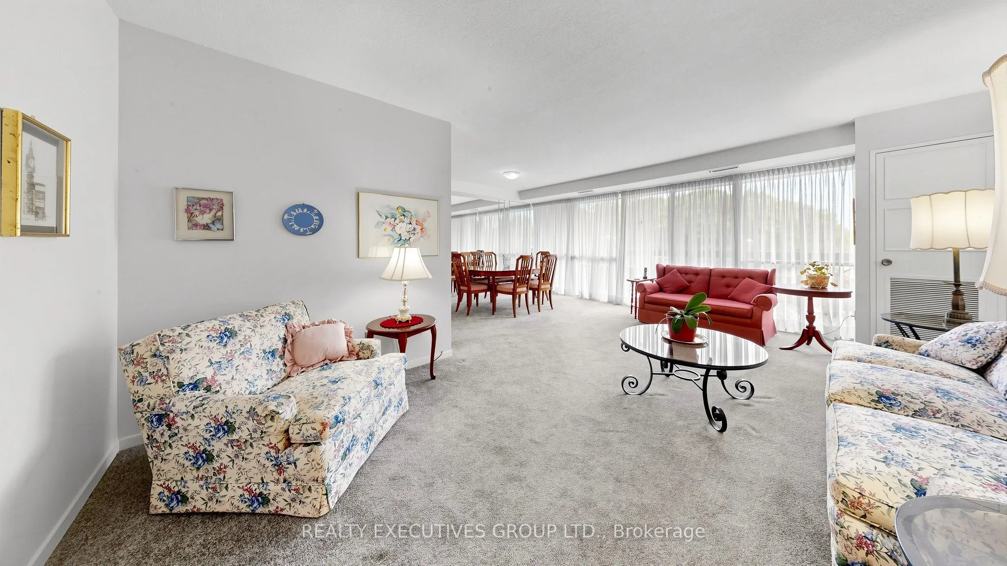 8111 Yonge Street #206