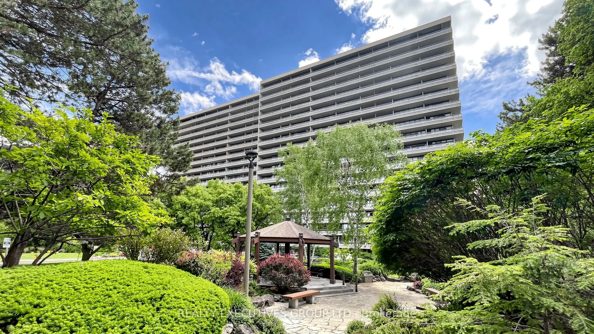 8111 Yonge Street #206