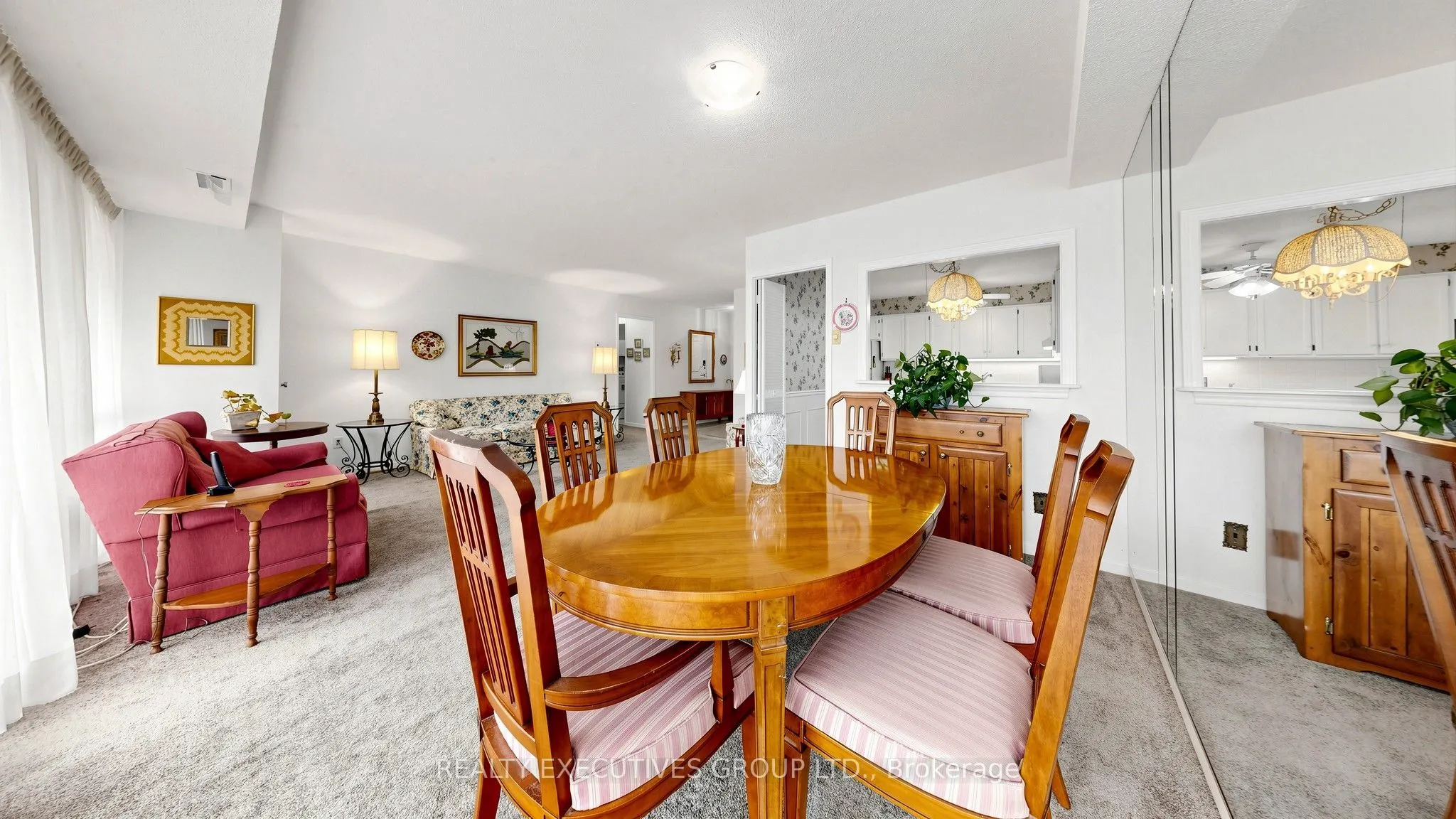 8111 Yonge Street #206