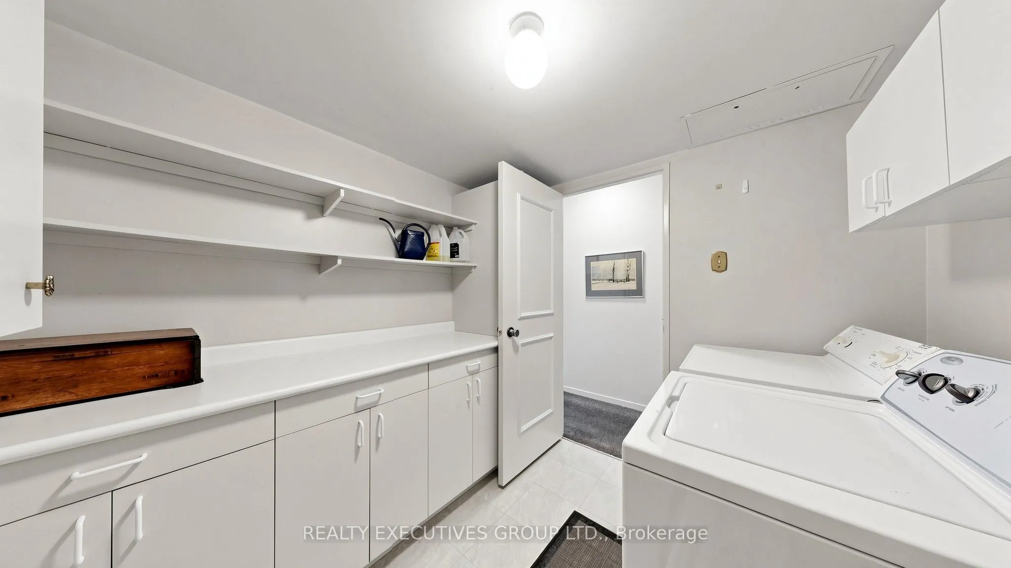8111 Yonge Street #206