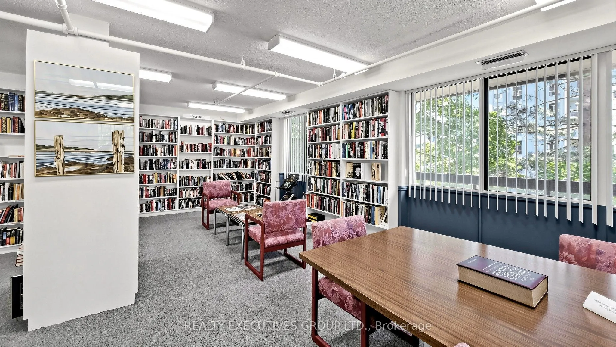 8111 Yonge Street #206