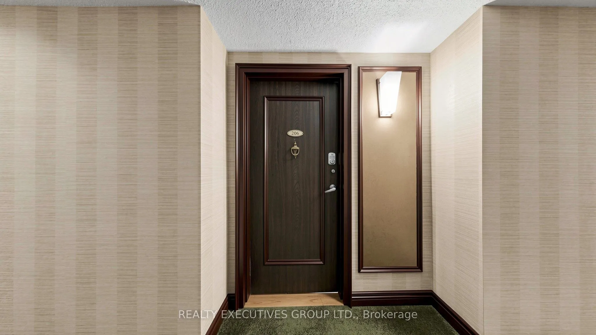 8111 Yonge Street #206
