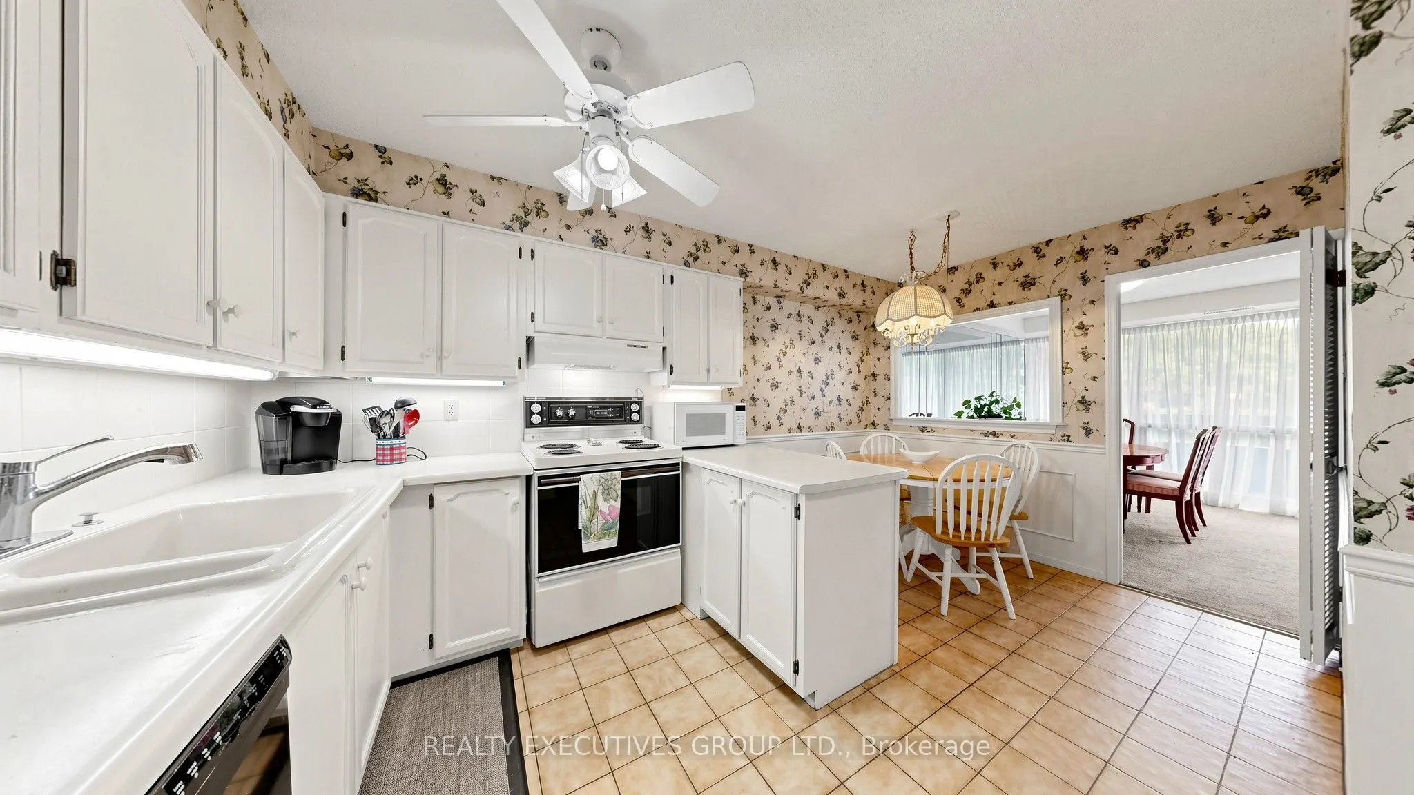 8111 Yonge Street #206