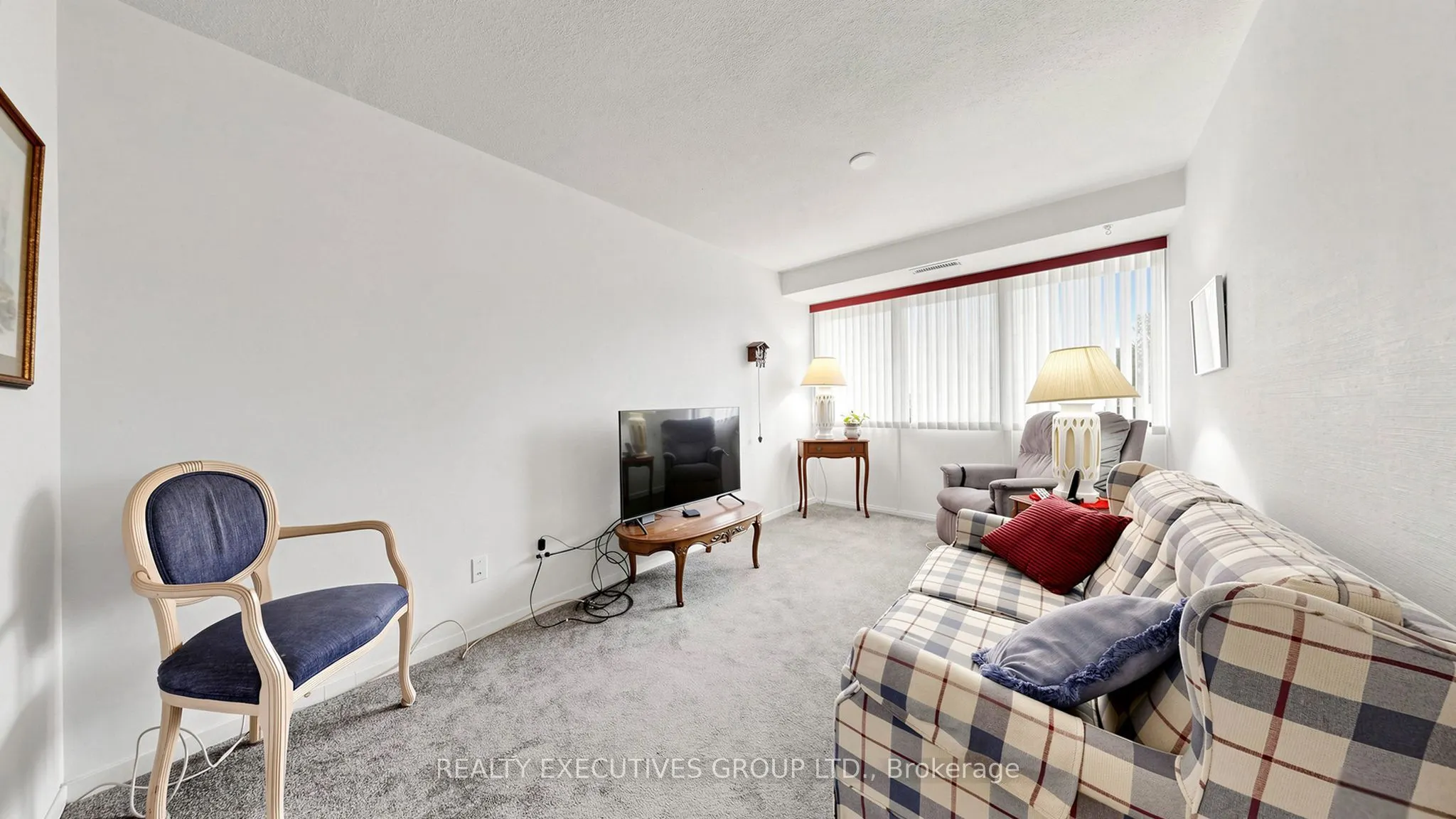 8111 Yonge Street #206