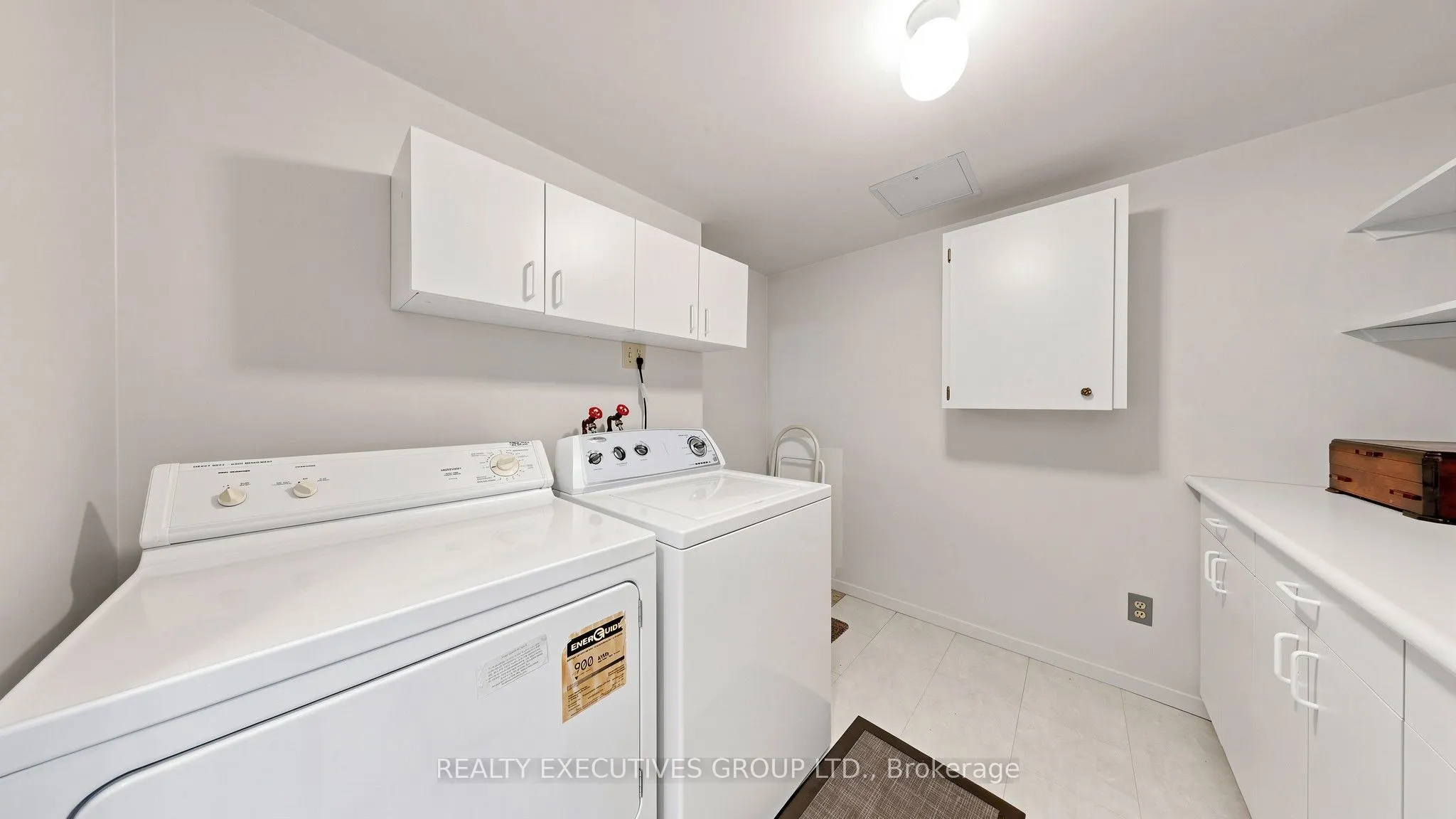 8111 Yonge Street #206