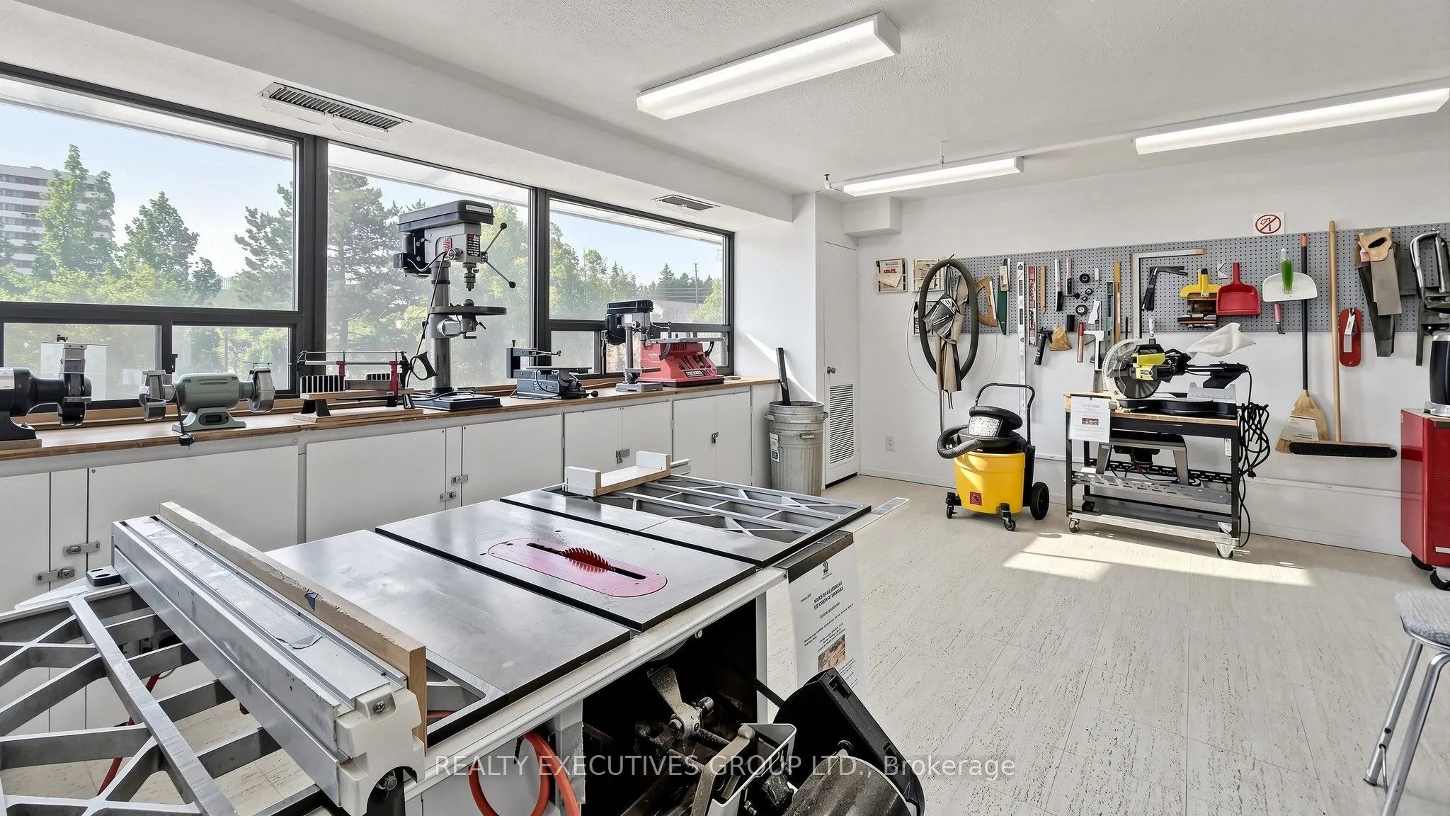 8111 Yonge Street #206