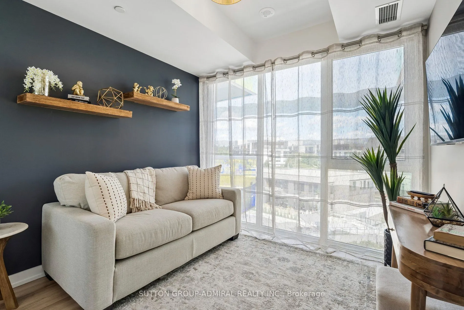 333 Sunseeker Avenue #422