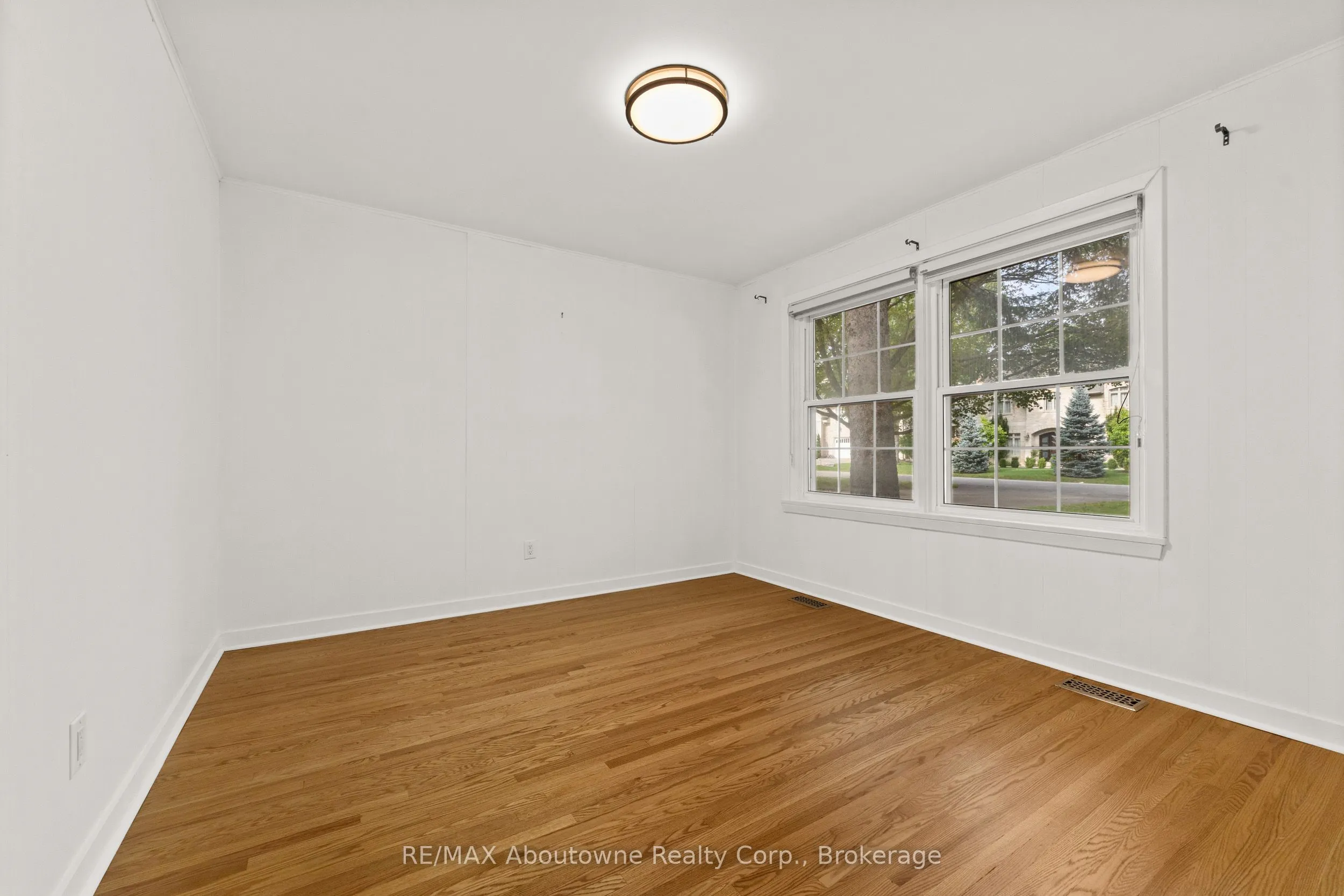 24 Valloncliffe Road