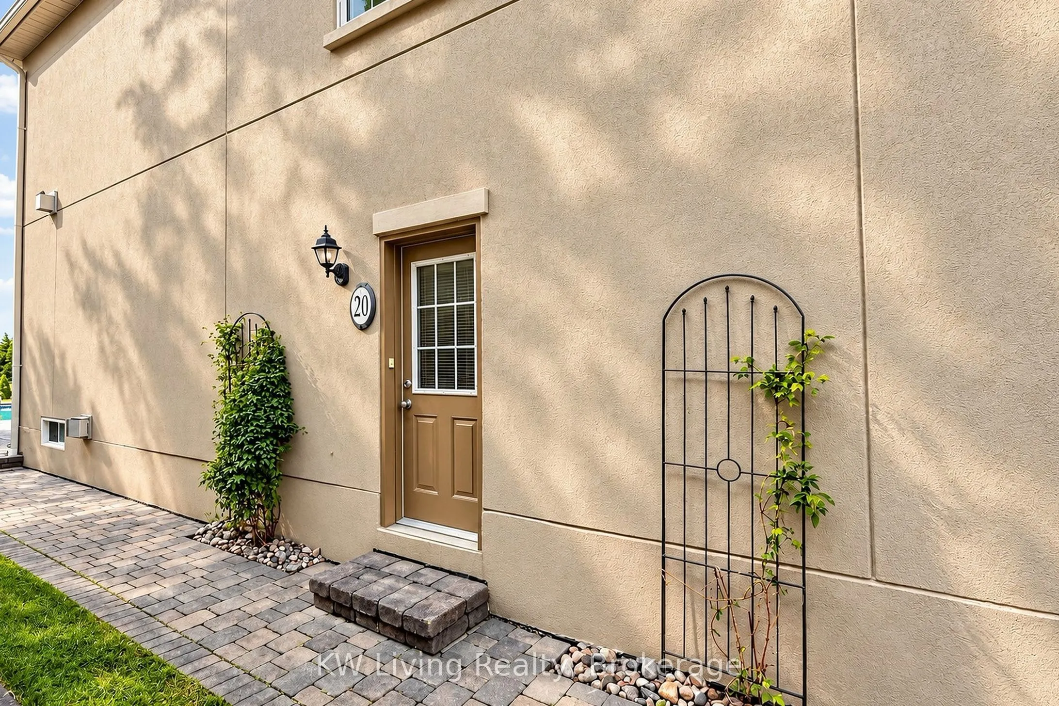 20 ORMSBY Court