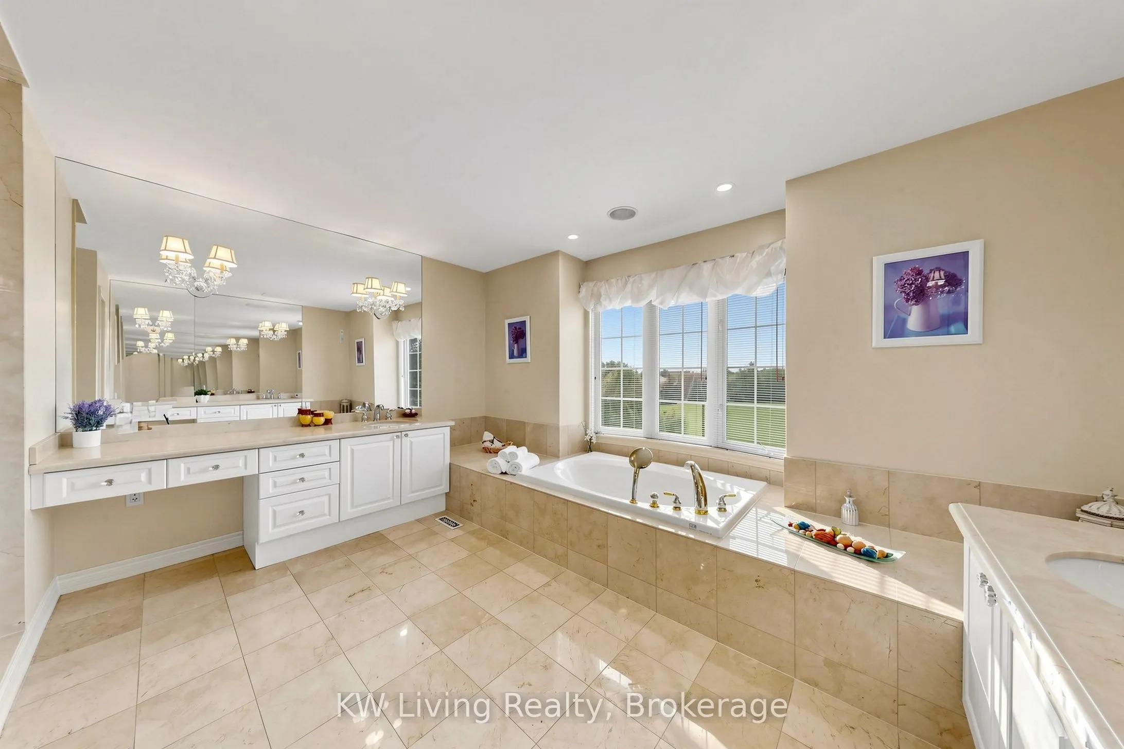 20 ORMSBY Court