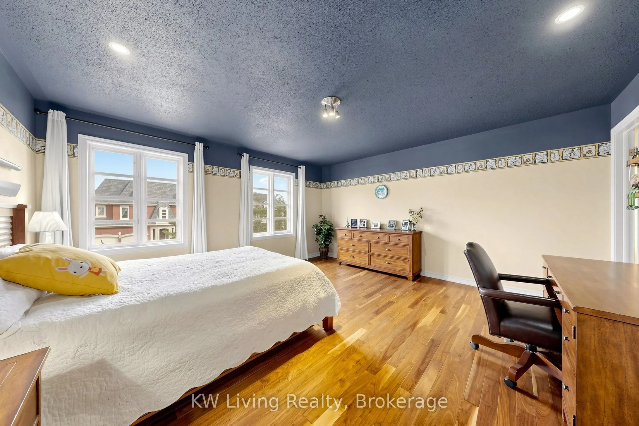 20 ORMSBY Court