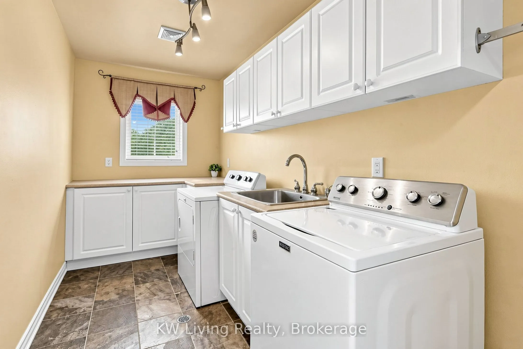20 ORMSBY Court