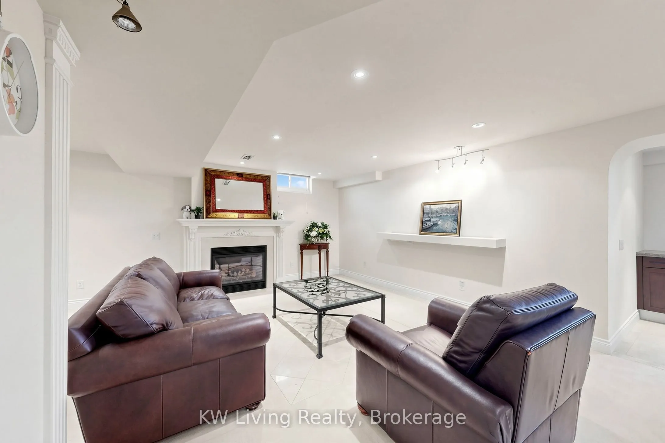 20 ORMSBY Court