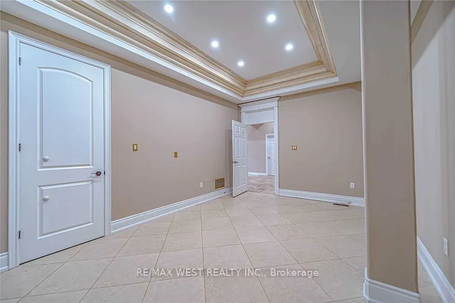 83 Elm Avenue #Main Floor