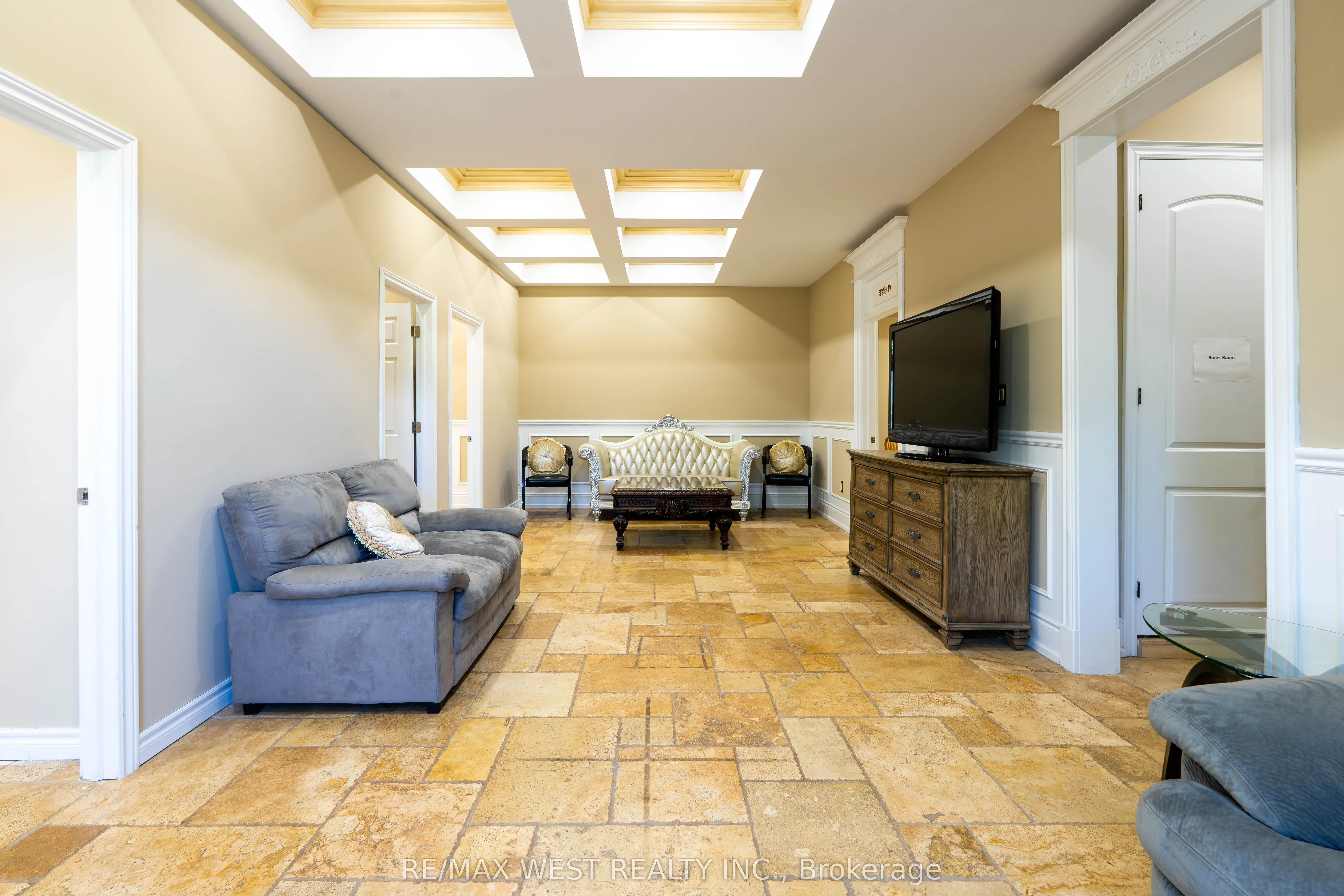 83 Elm Avenue #Main Floor