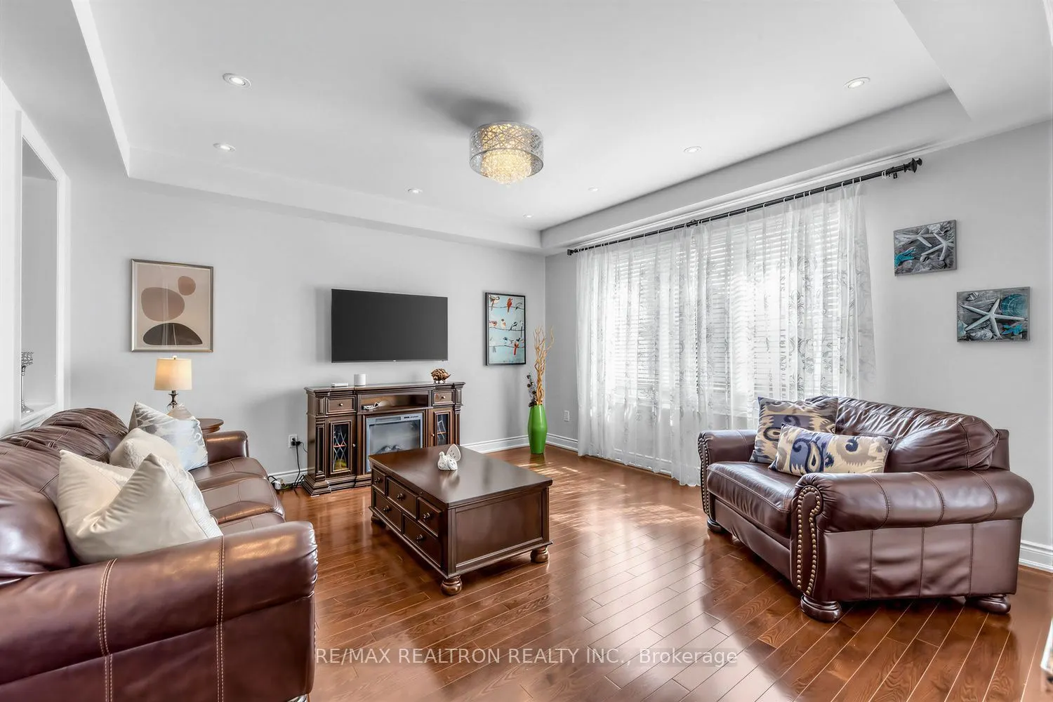 220 Degraaf Crescent