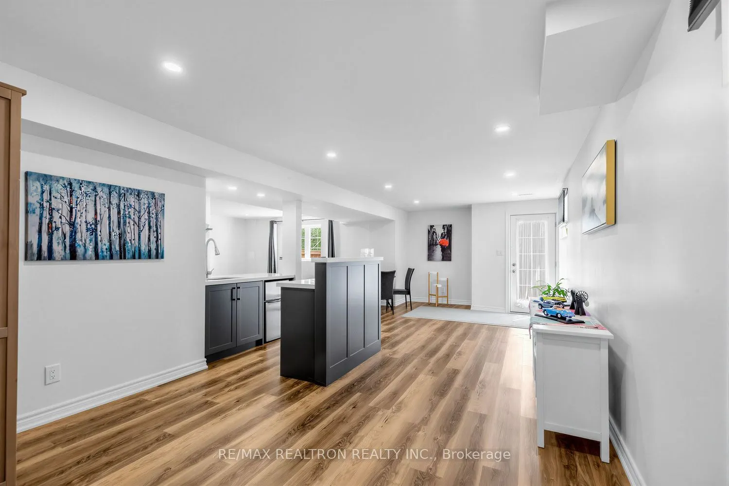 220 Degraaf Crescent