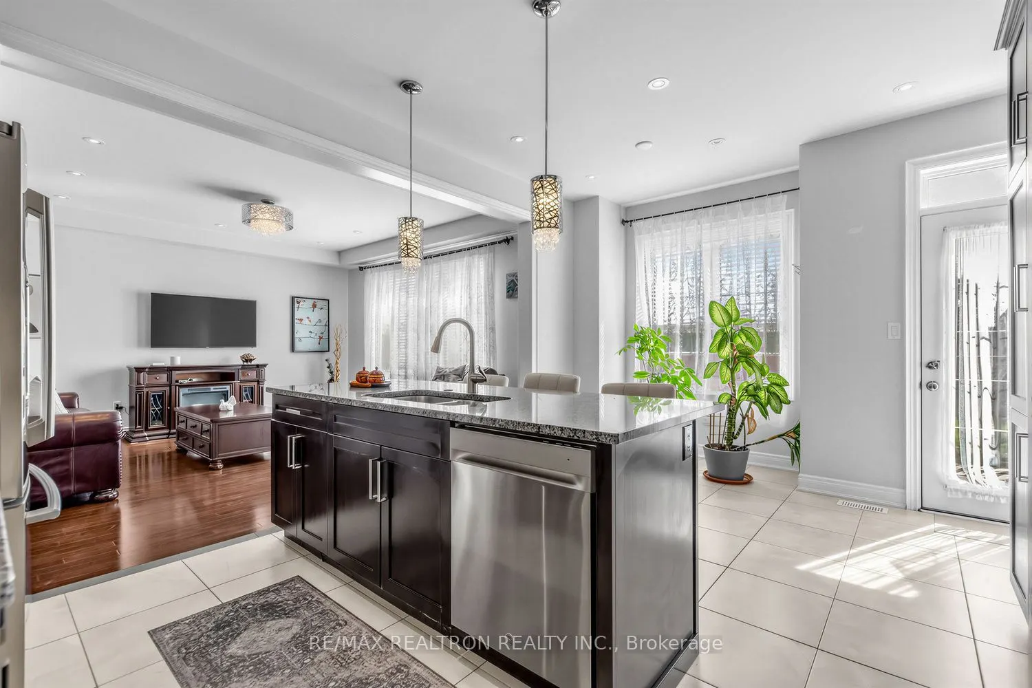 220 Degraaf Crescent