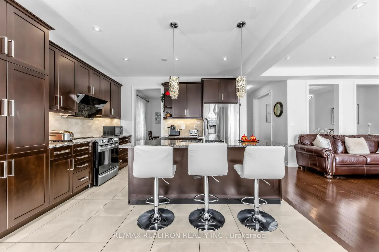 220 Degraaf Crescent