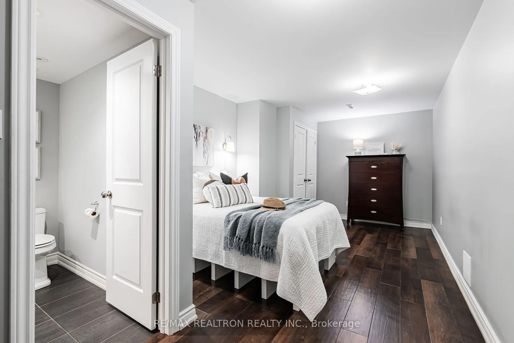 95 Woodvalley Crescent