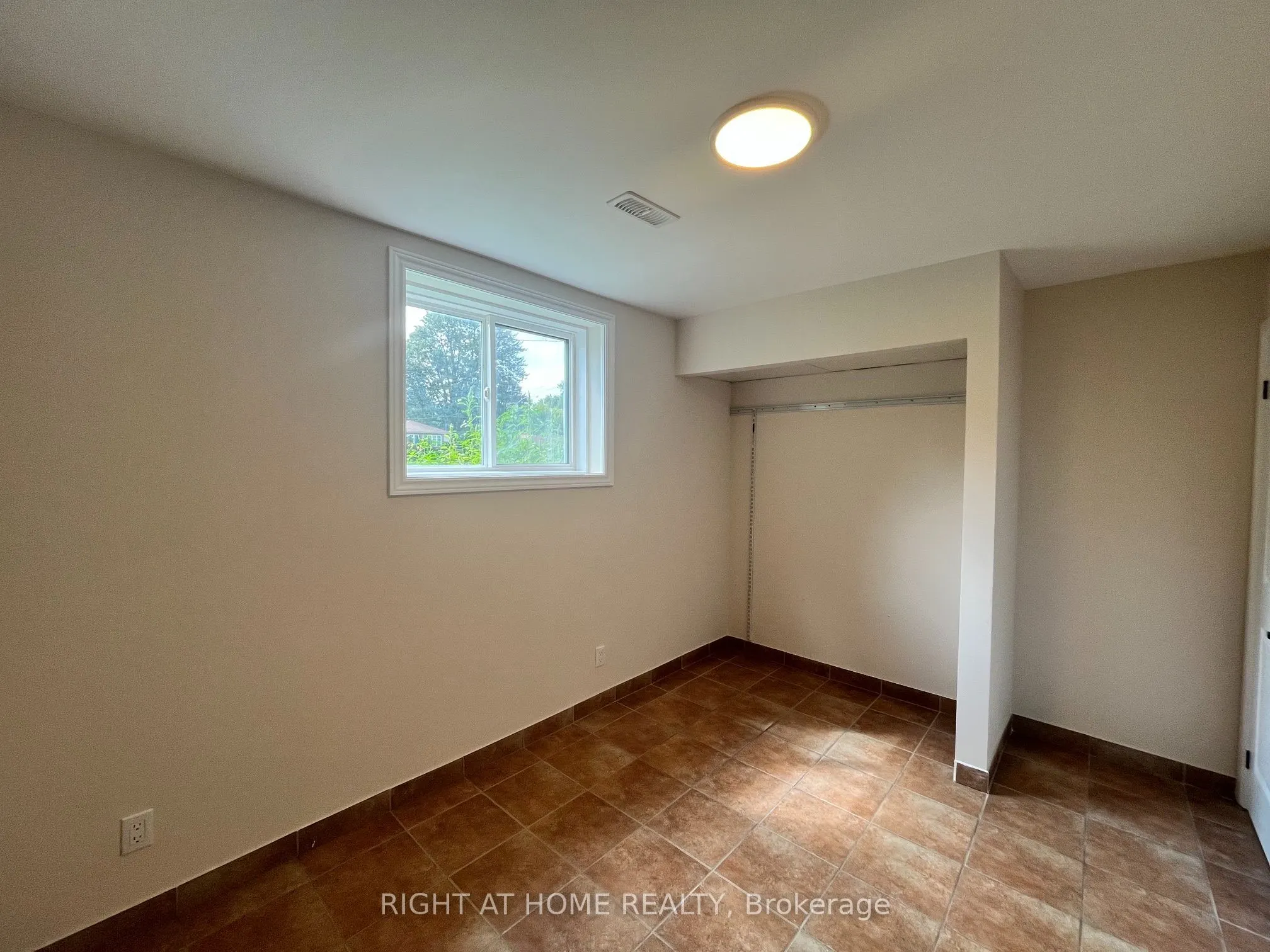 379 The Queensway Road S