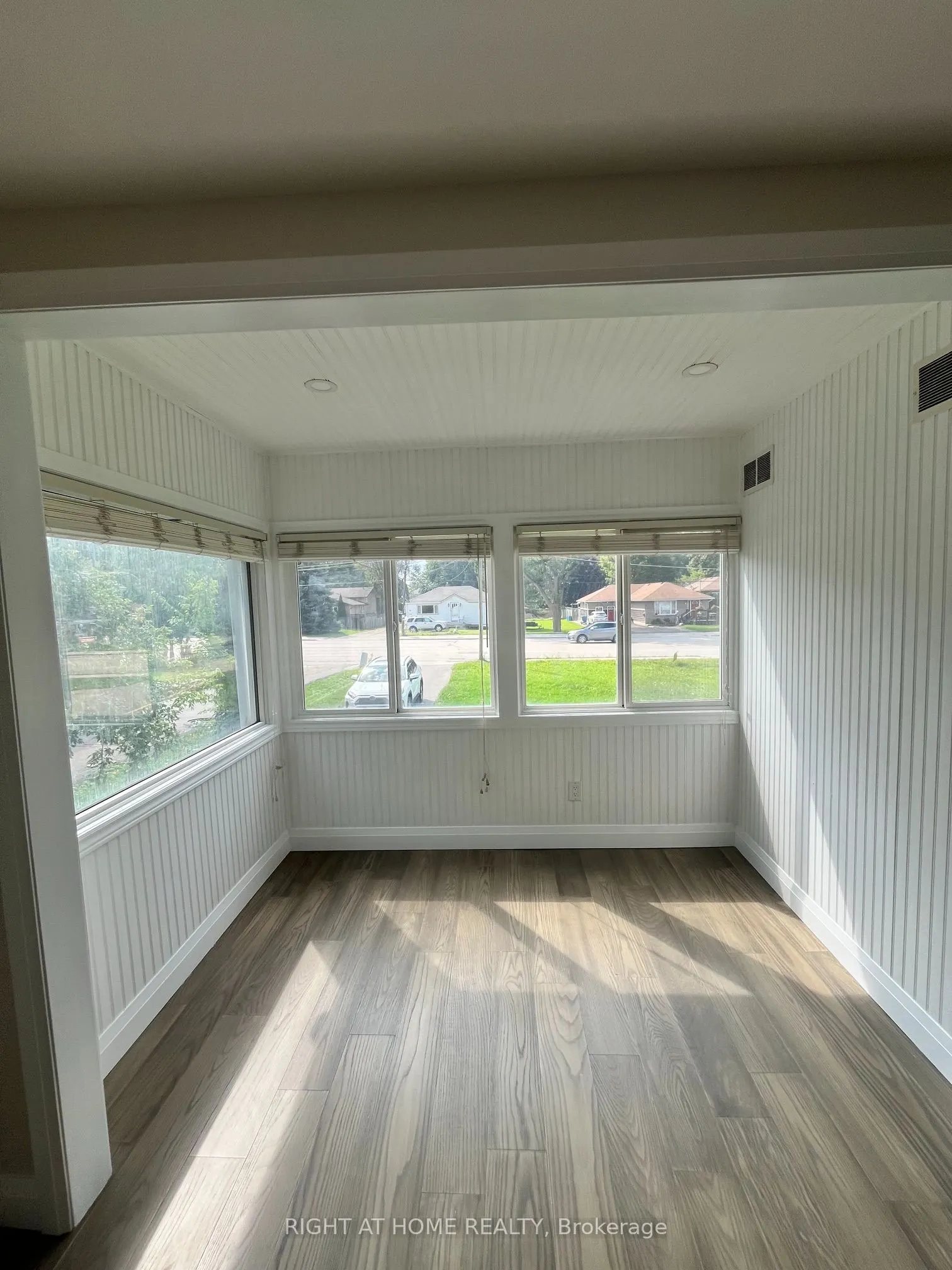 379 The Queensway Road S