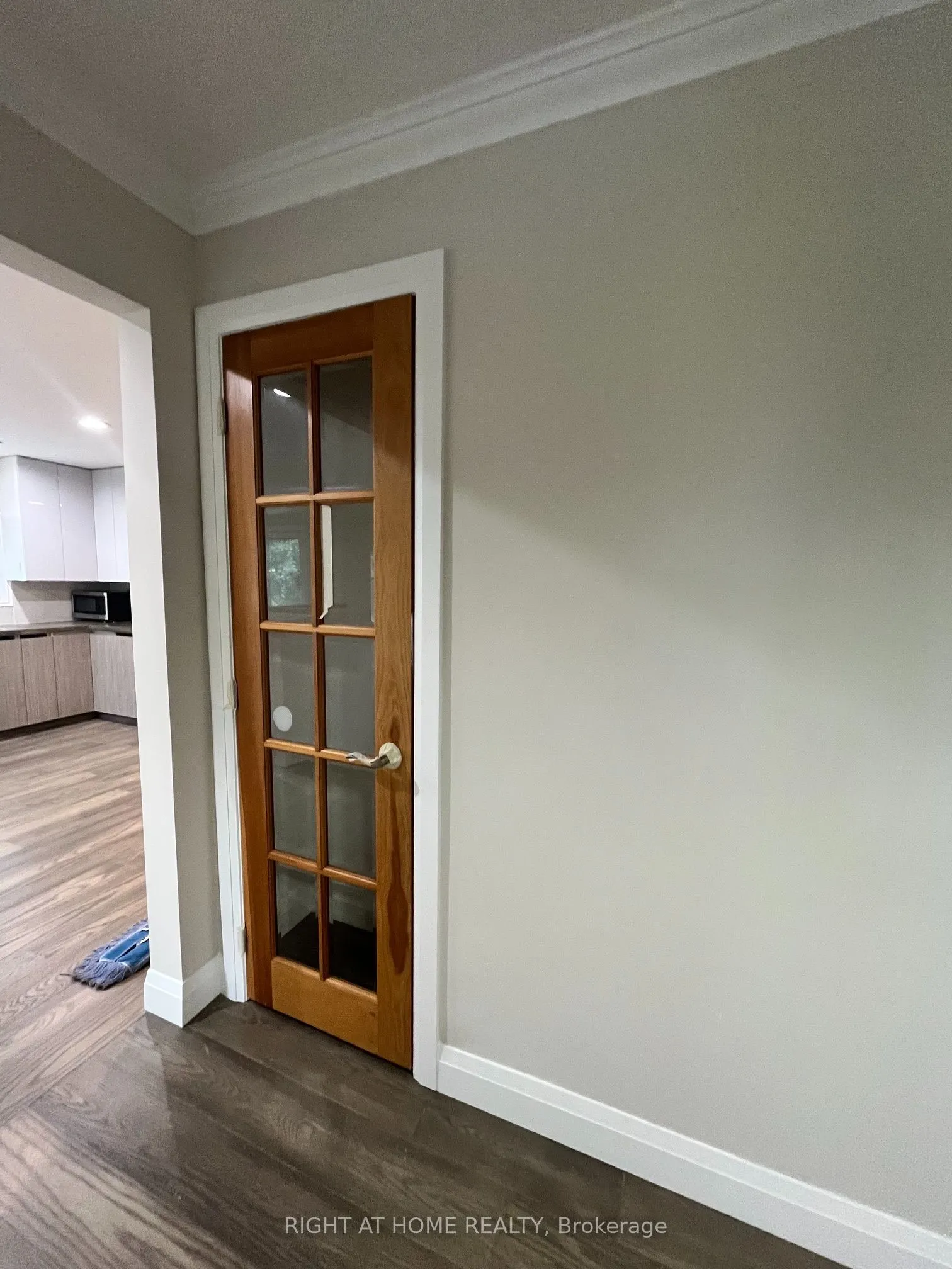 379 The Queensway Road S