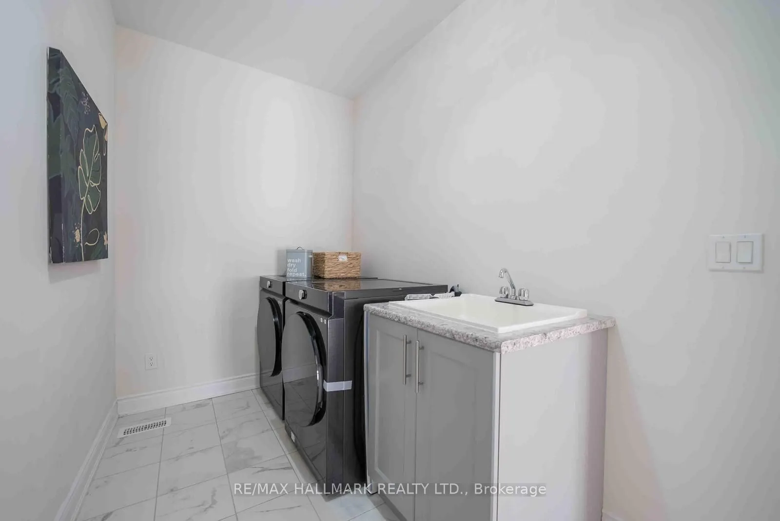 23 Carlinds Crescent