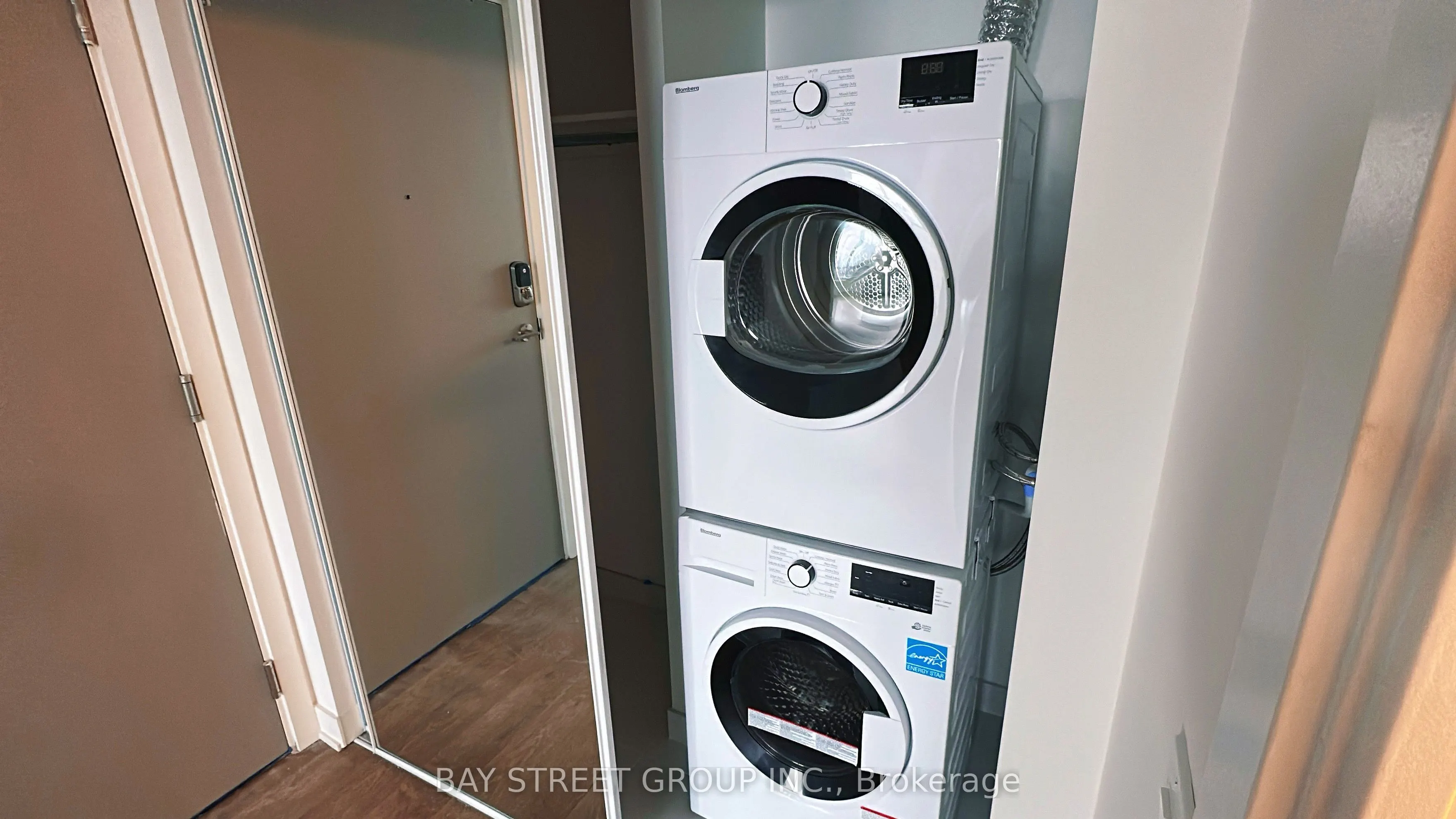 50 Upper Mall Way #B3001
