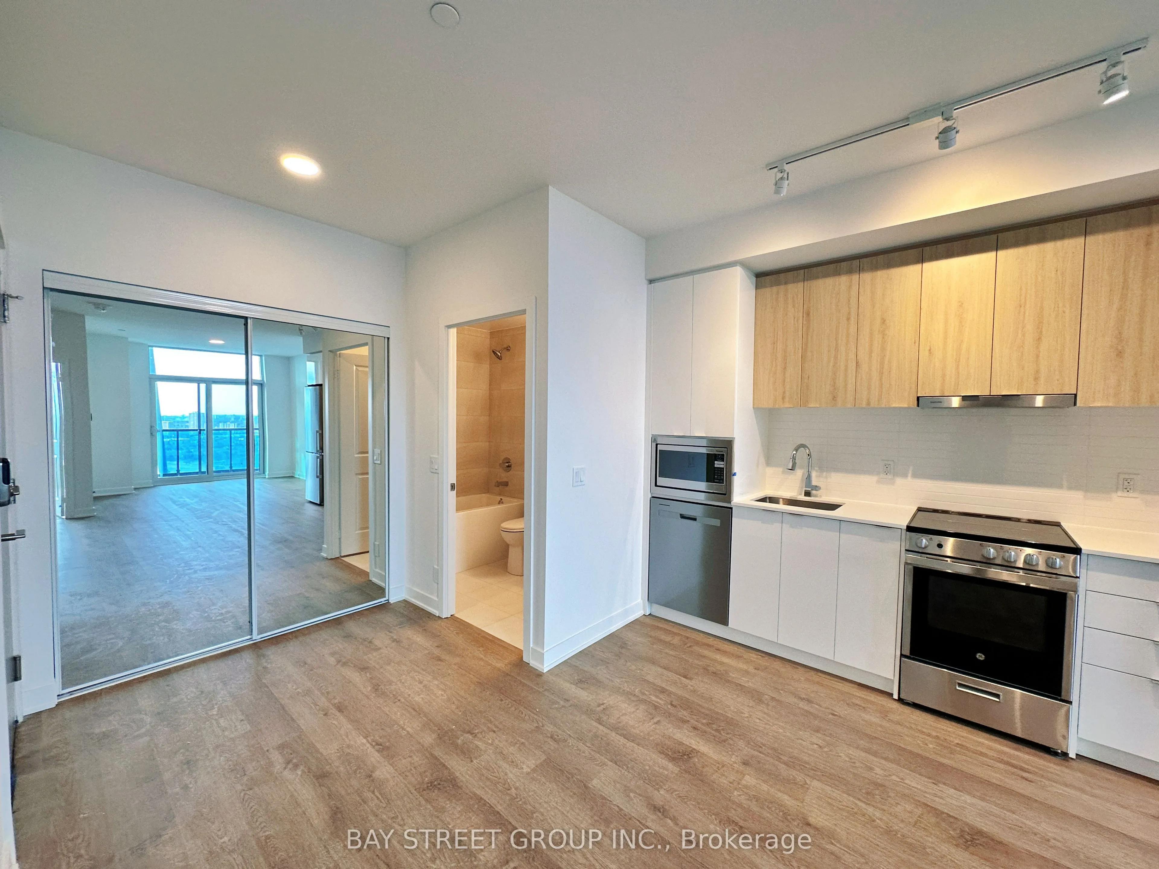 50 Upper Mall Way #B3001