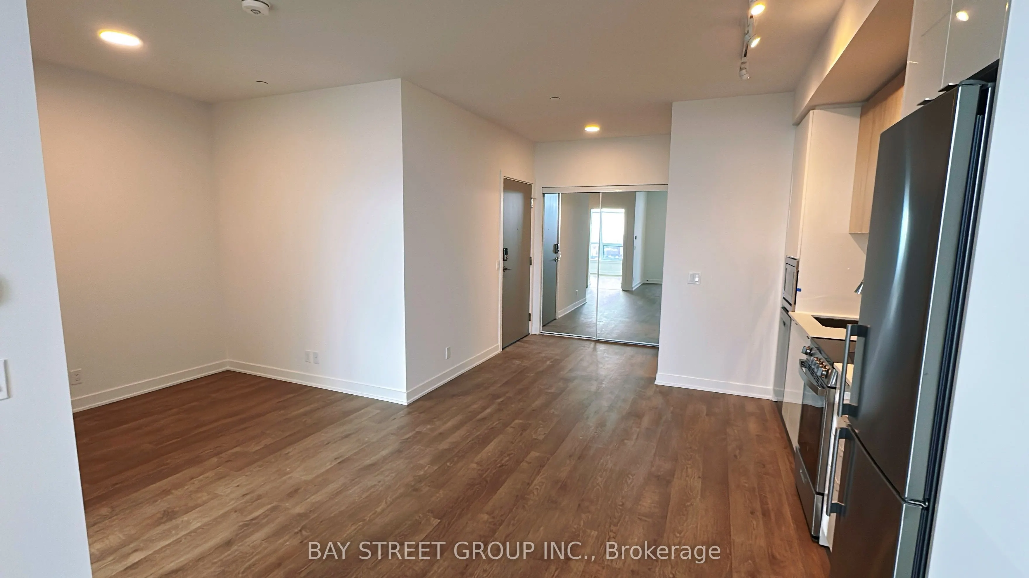 50 Upper Mall Way #B3001