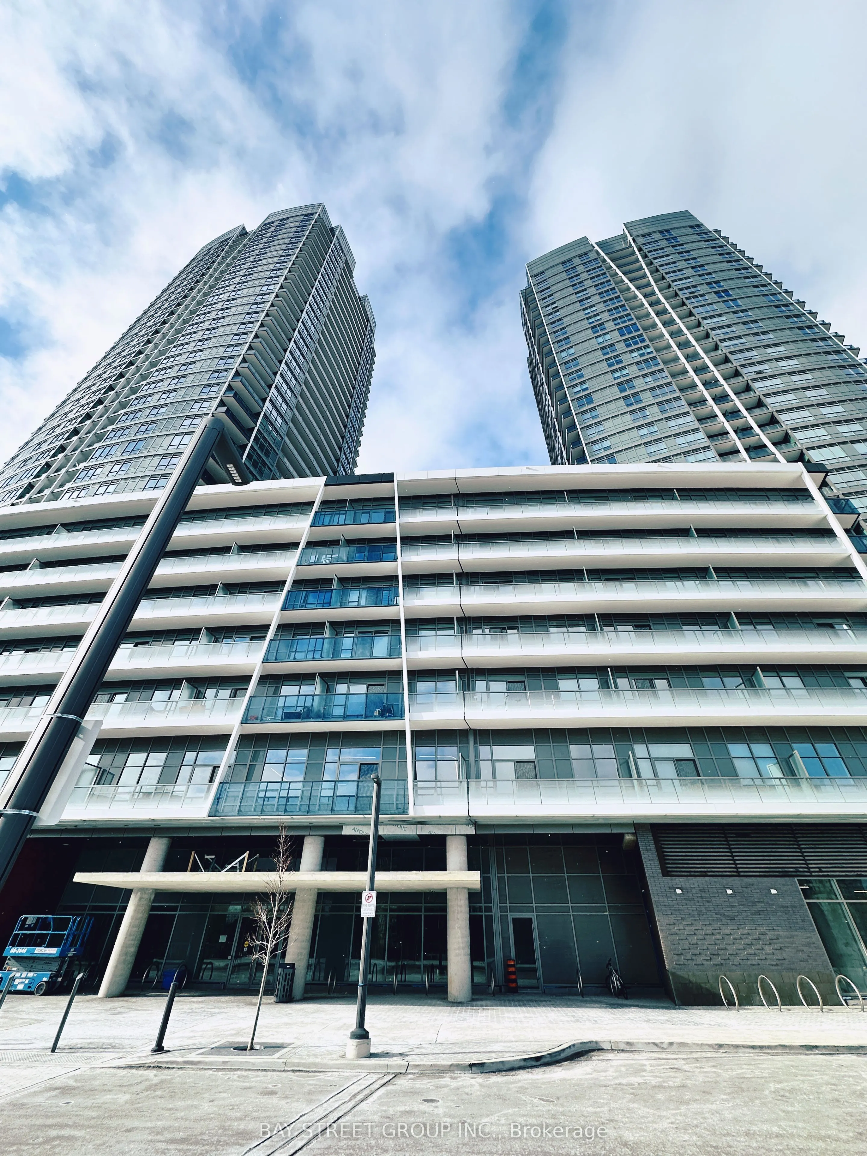 50 Upper Mall Way #B3001