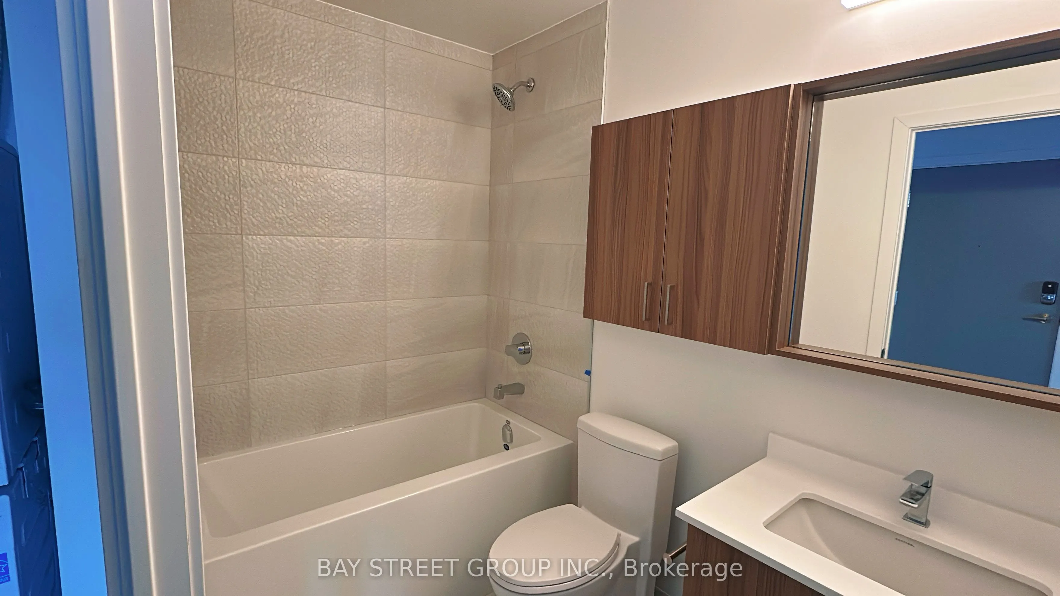 50 Upper Mall Way #B3001