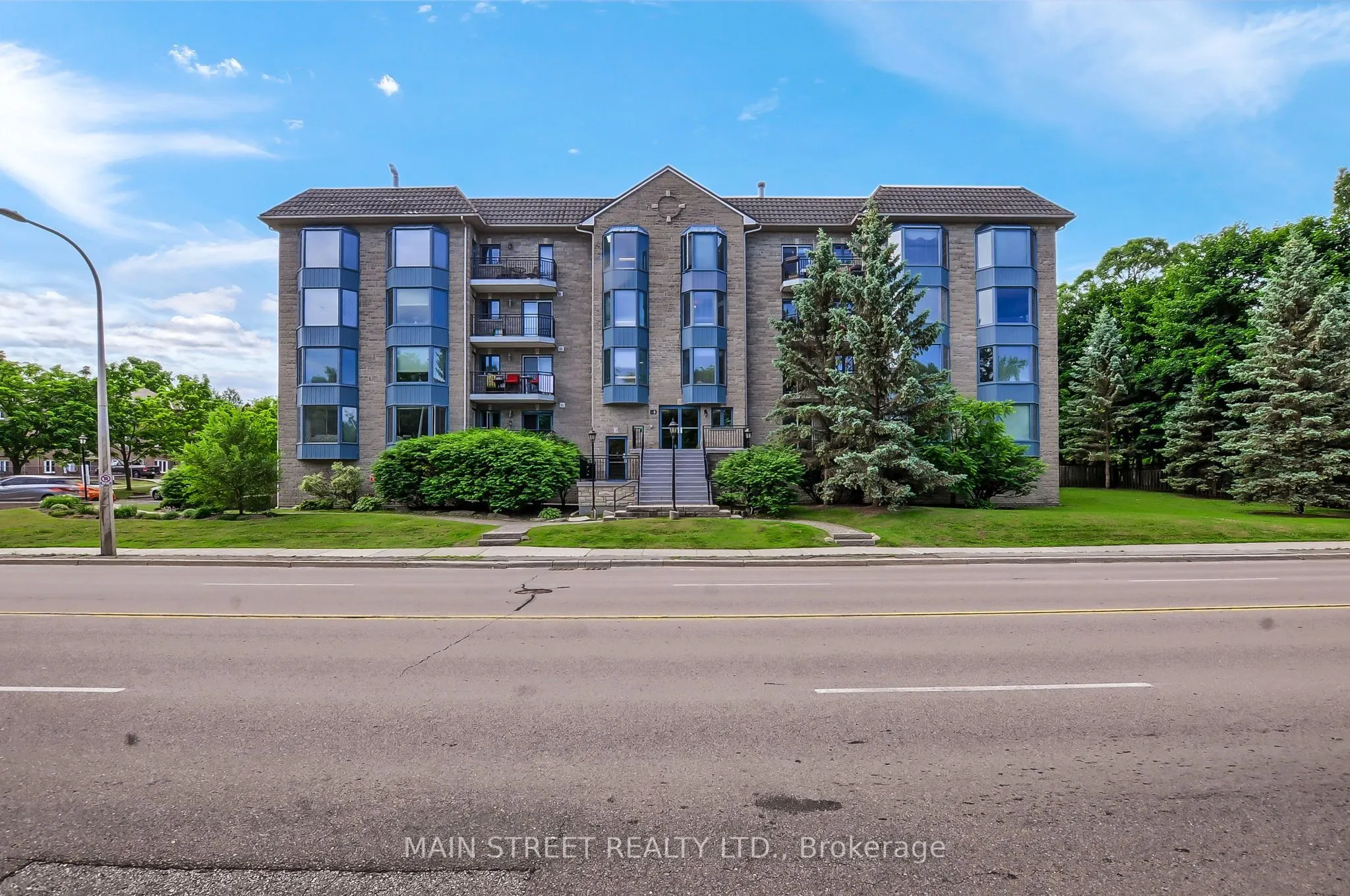 85 Wellington Street W #306
