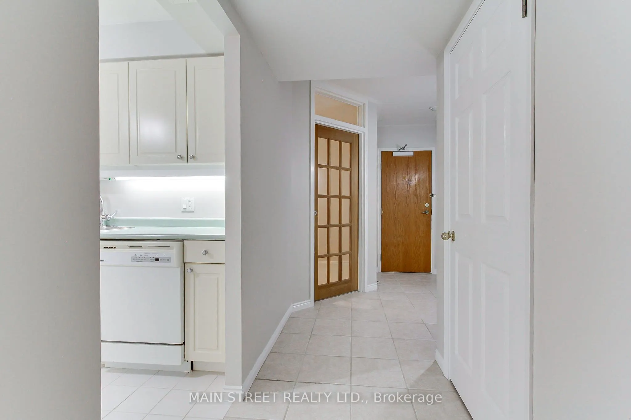 85 Wellington Street W #306