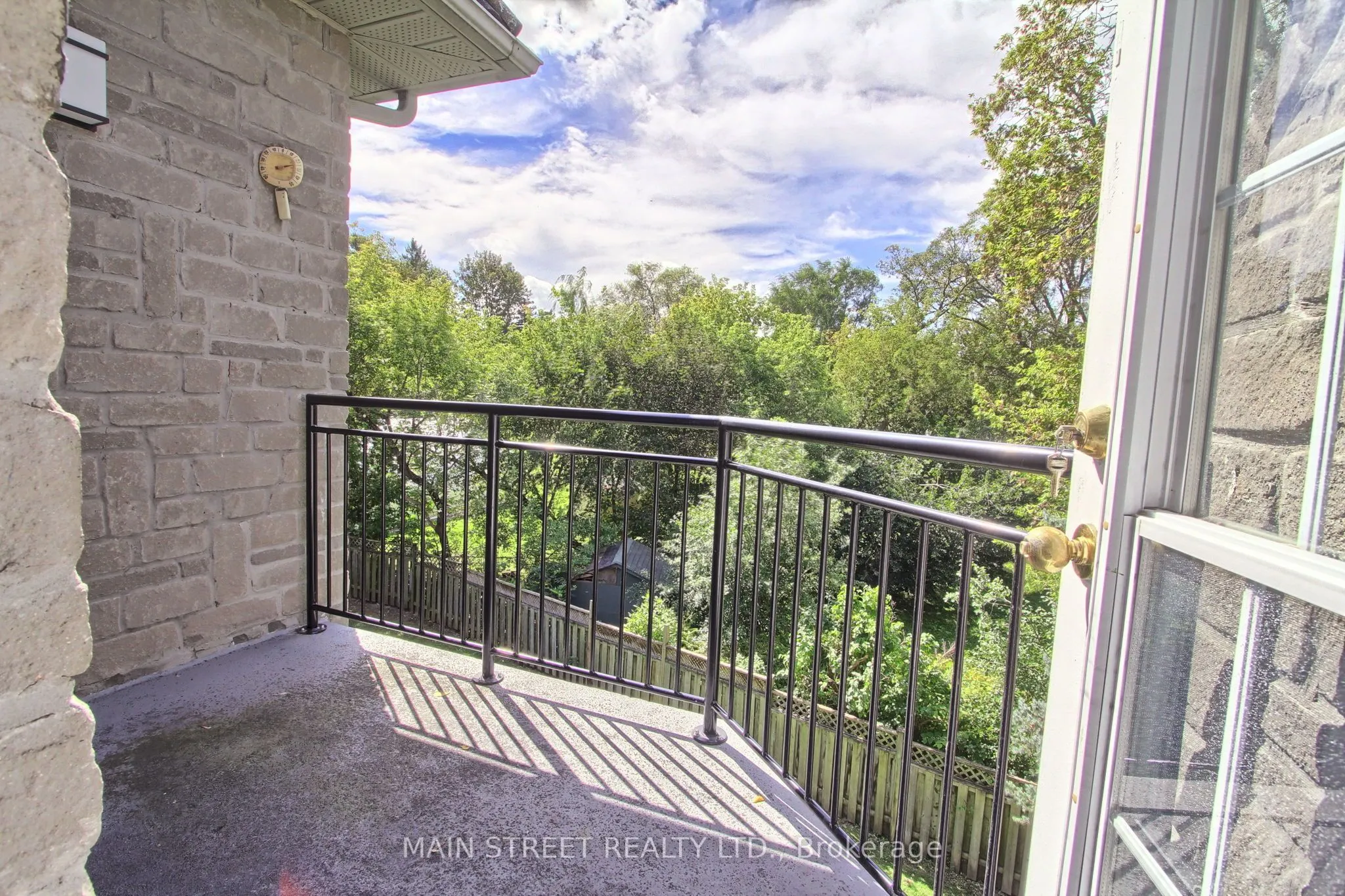 85 Wellington Street W #306