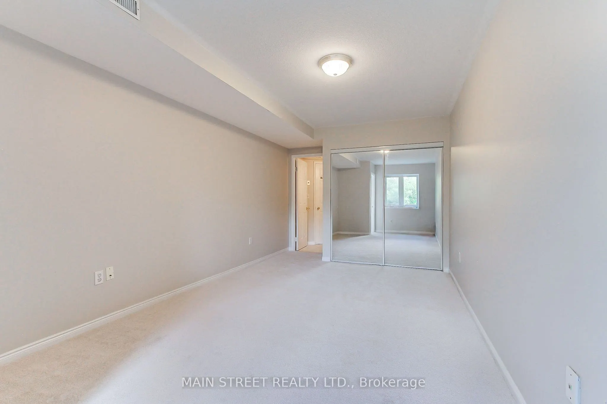85 Wellington Street W #306
