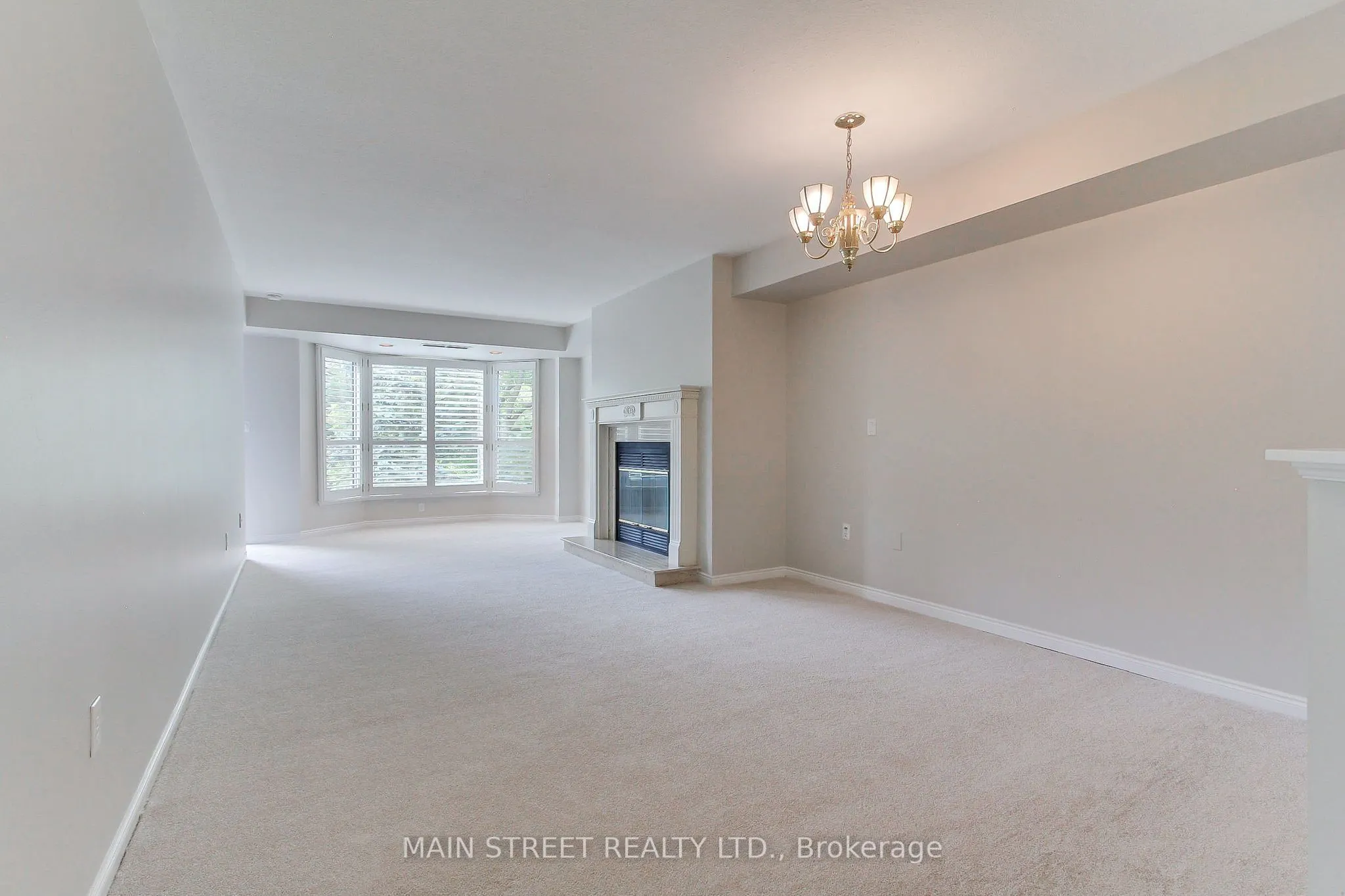 85 Wellington Street W #306