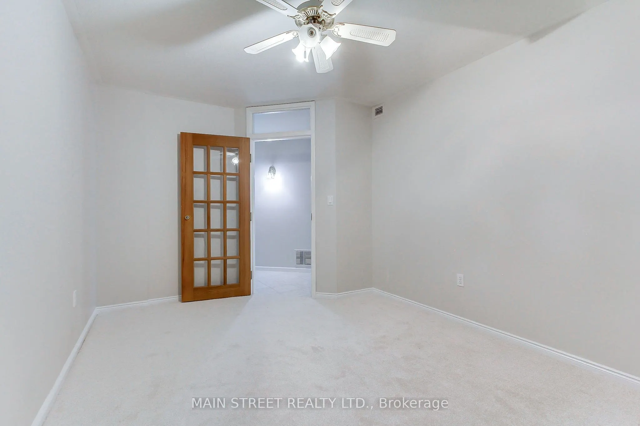 85 Wellington Street W #306