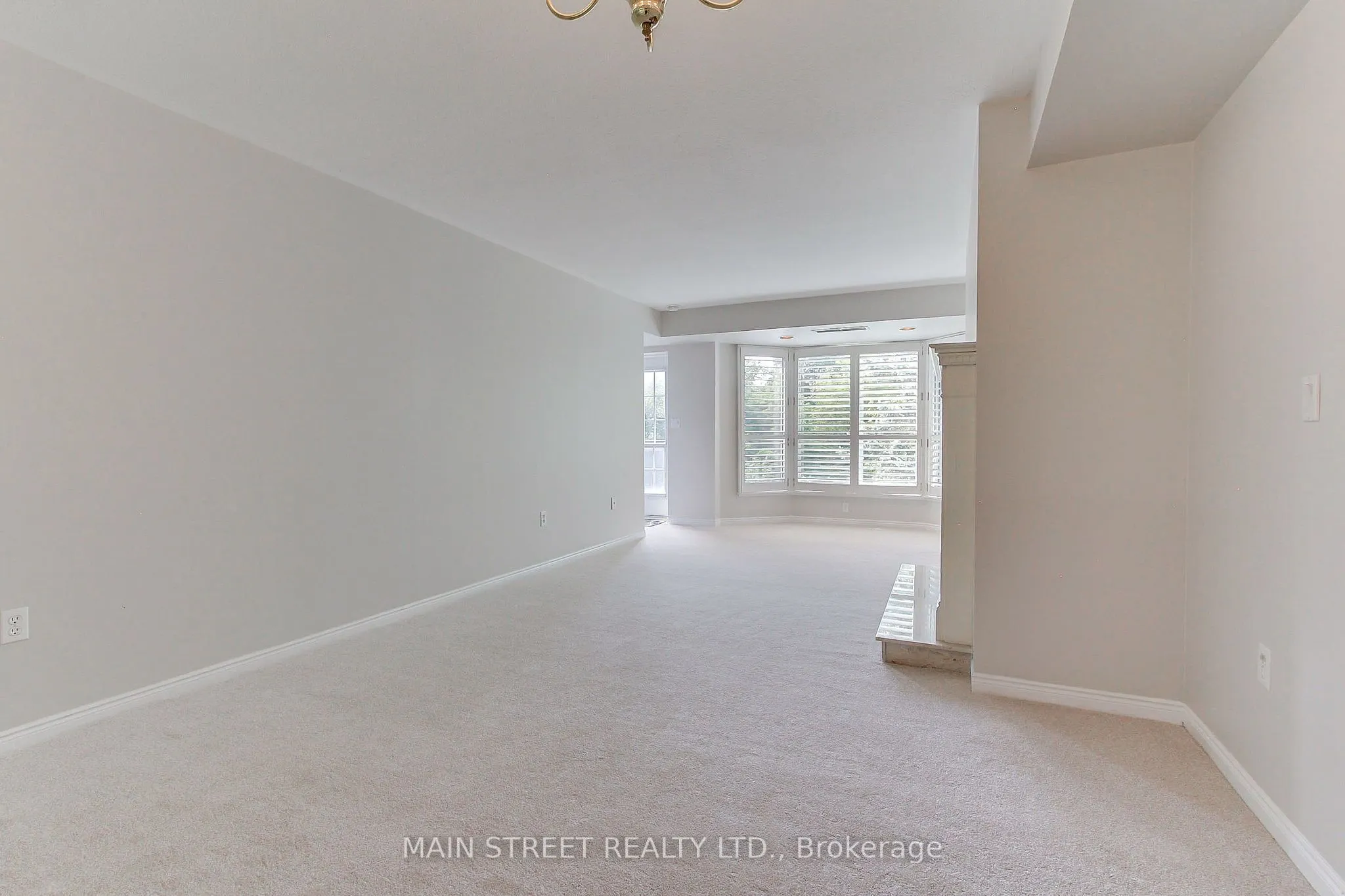 85 Wellington Street W #306