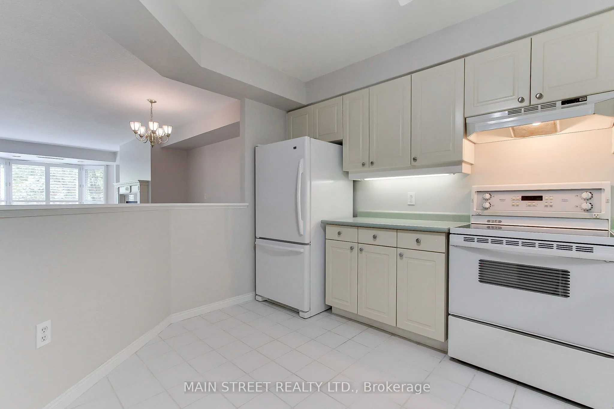 85 Wellington Street W #306