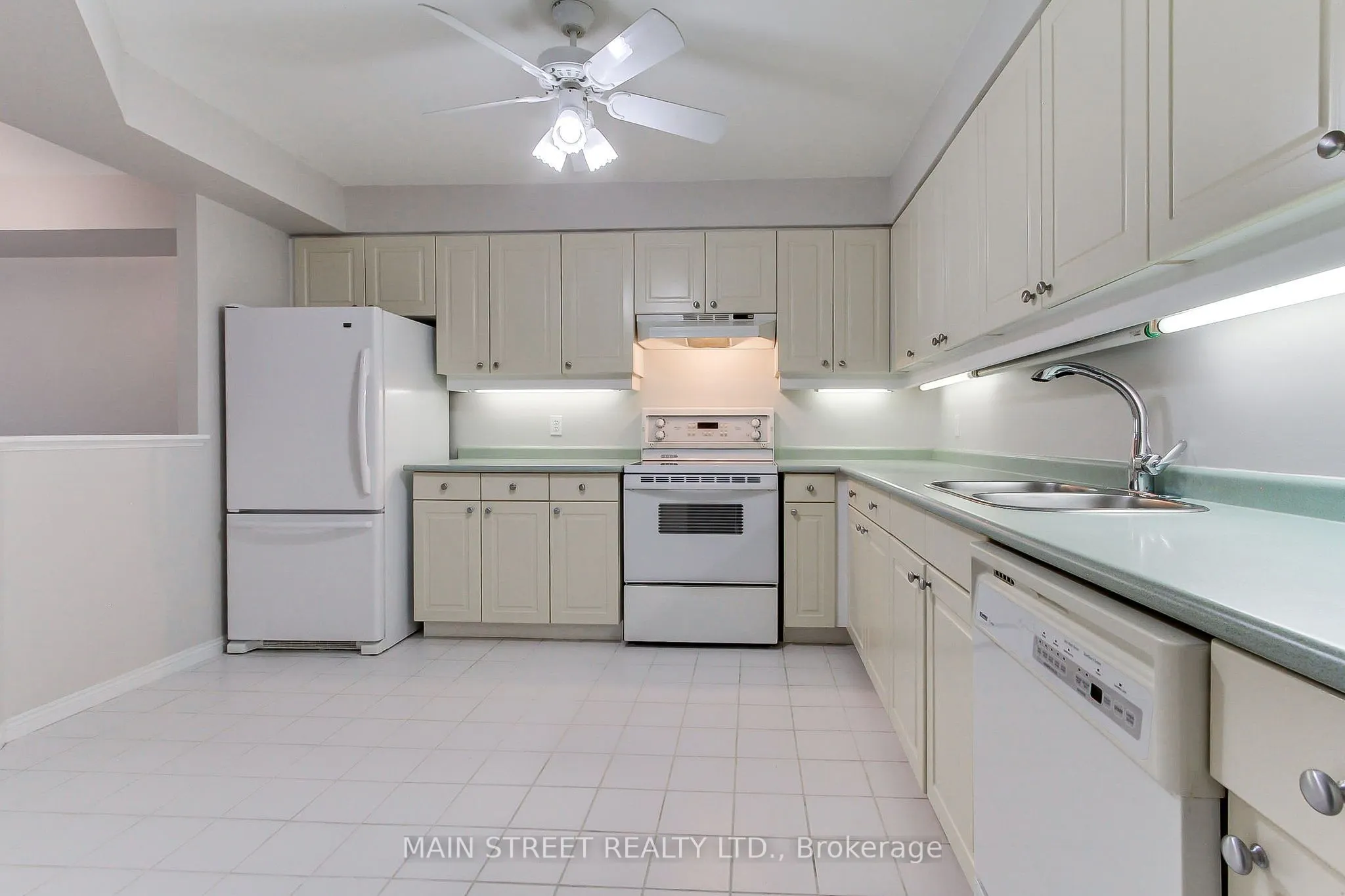 85 Wellington Street W #306