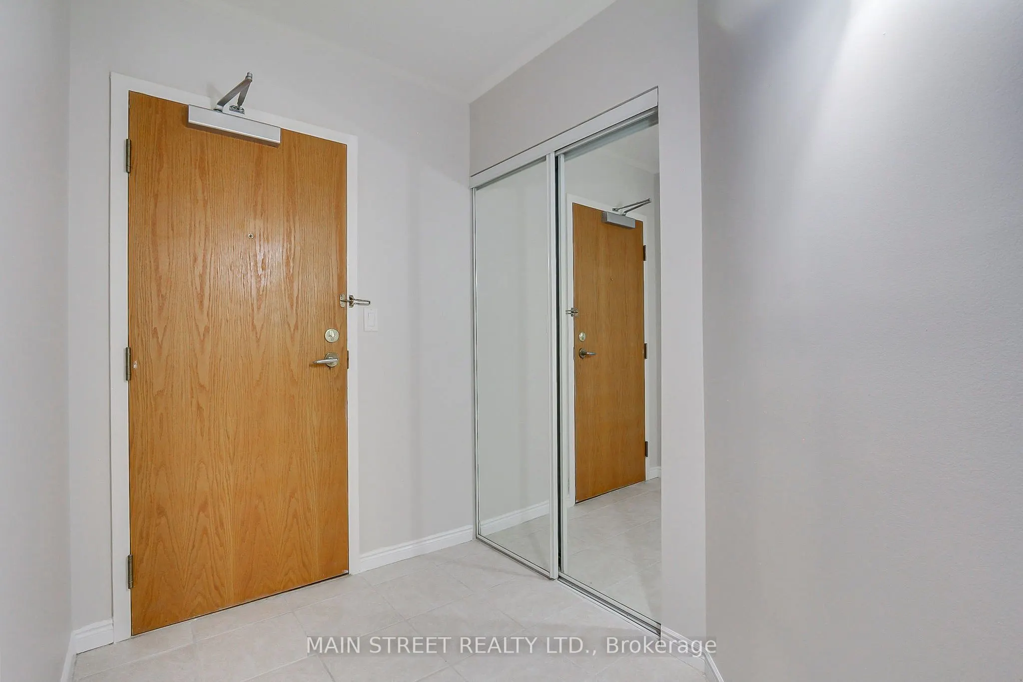 85 Wellington Street W #306
