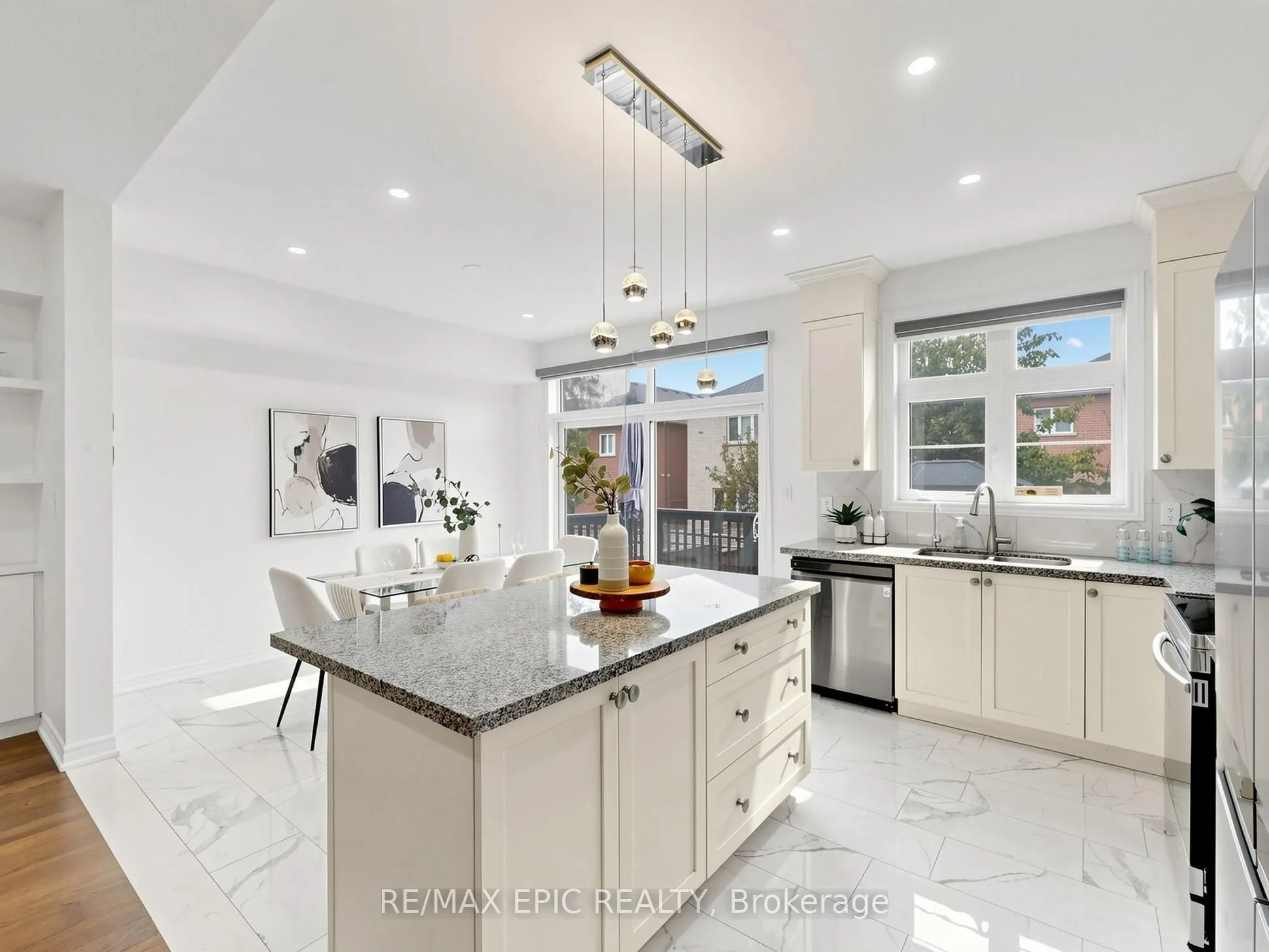 15 Vedette Way