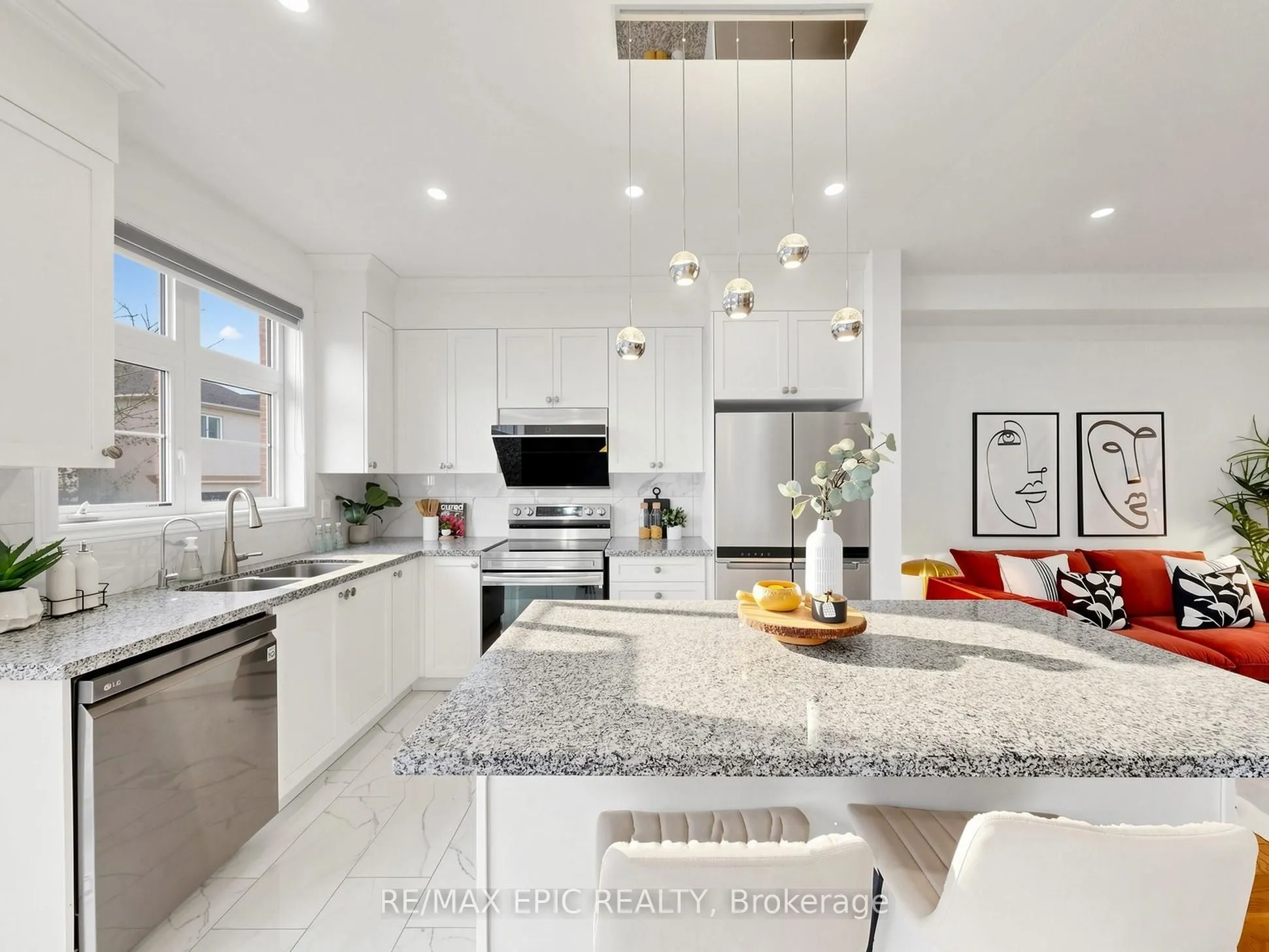 15 Vedette Way