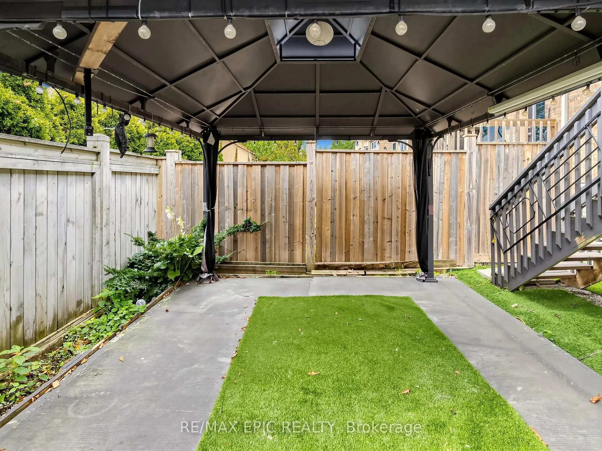 15 Vedette Way