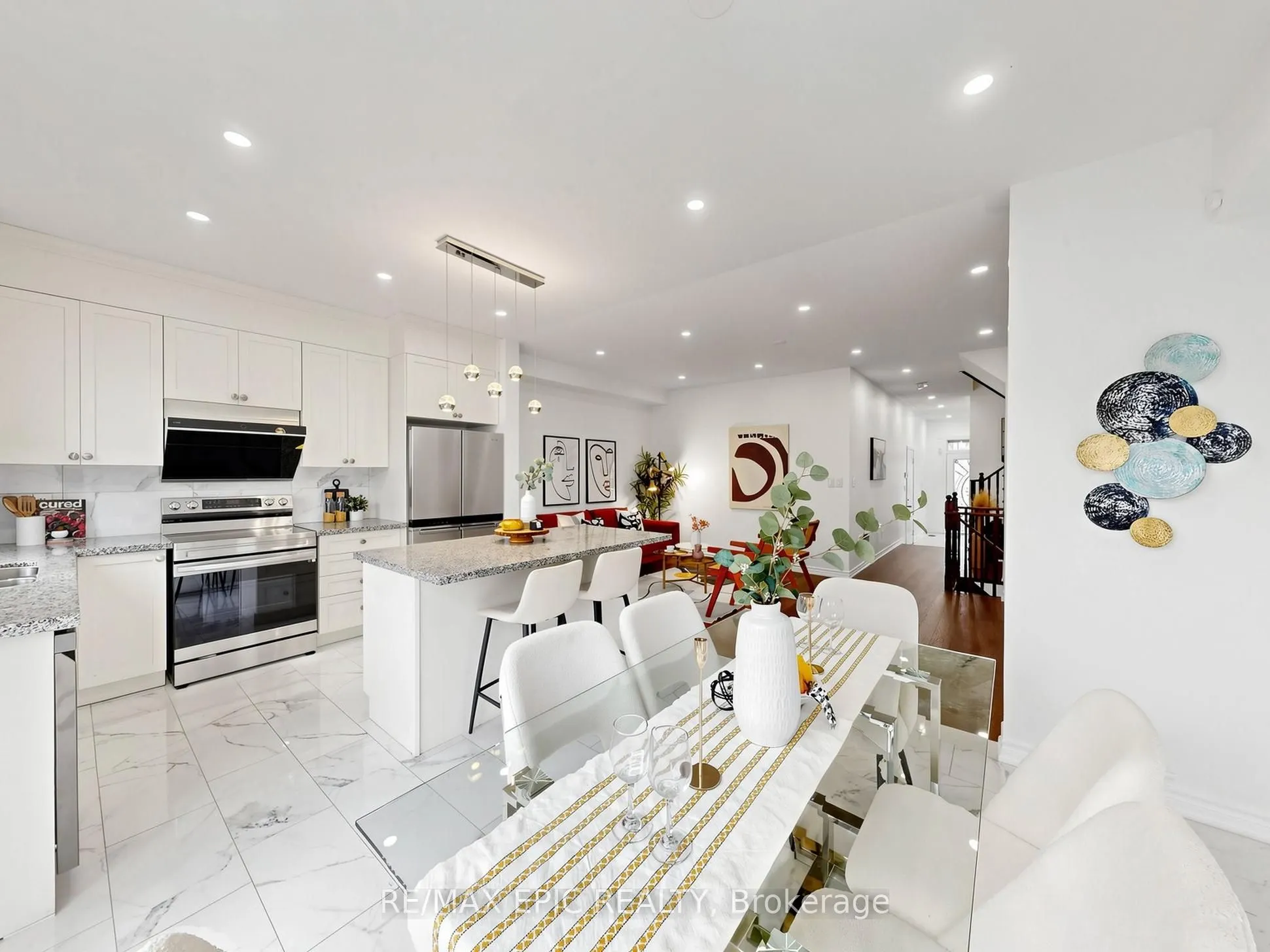 15 Vedette Way