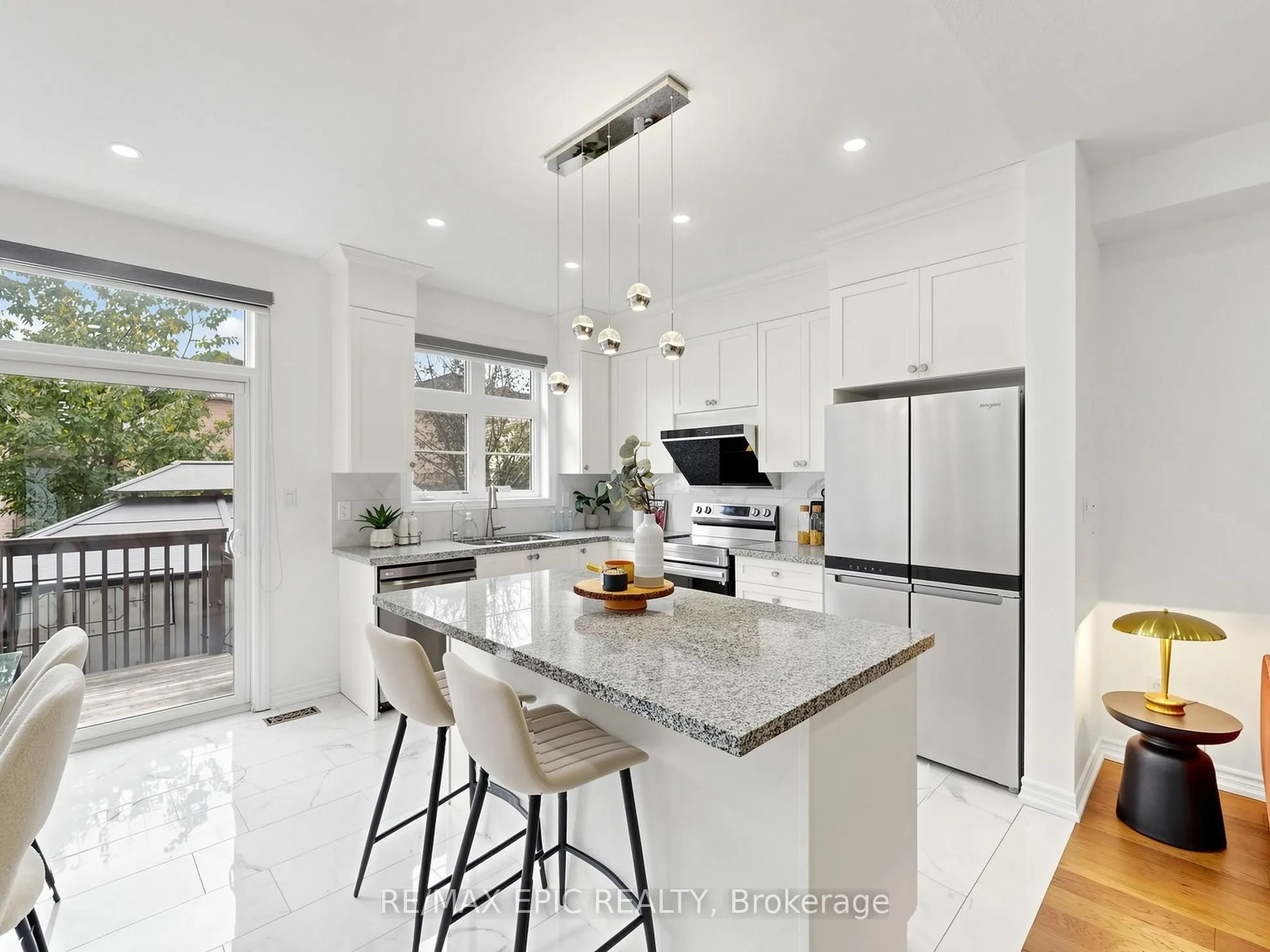 15 Vedette Way