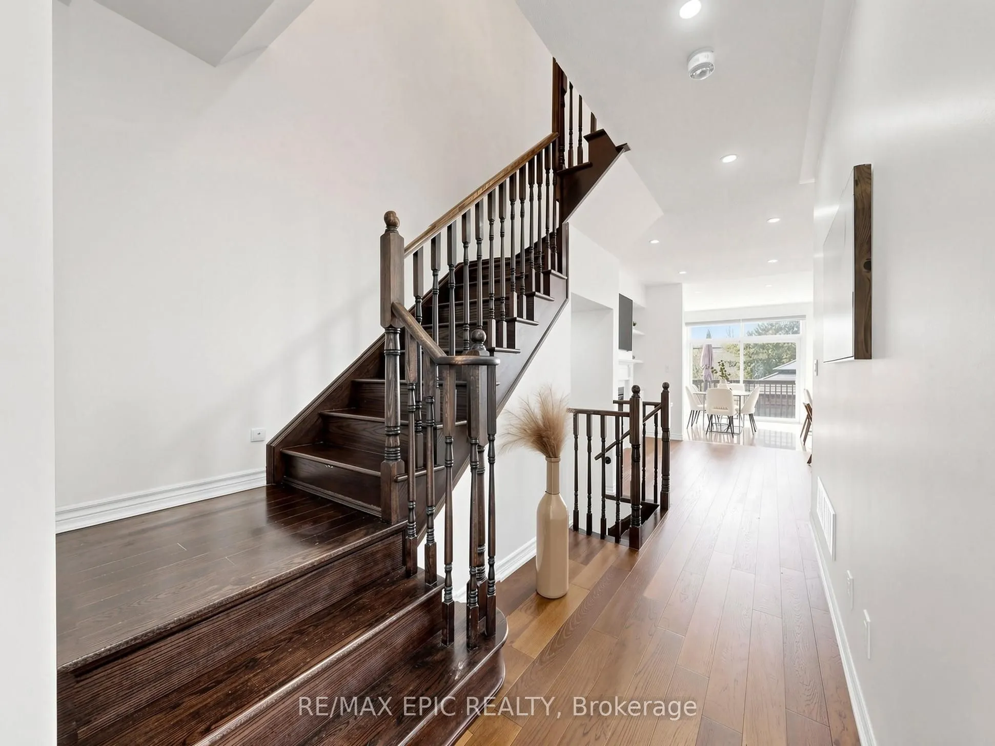 15 Vedette Way