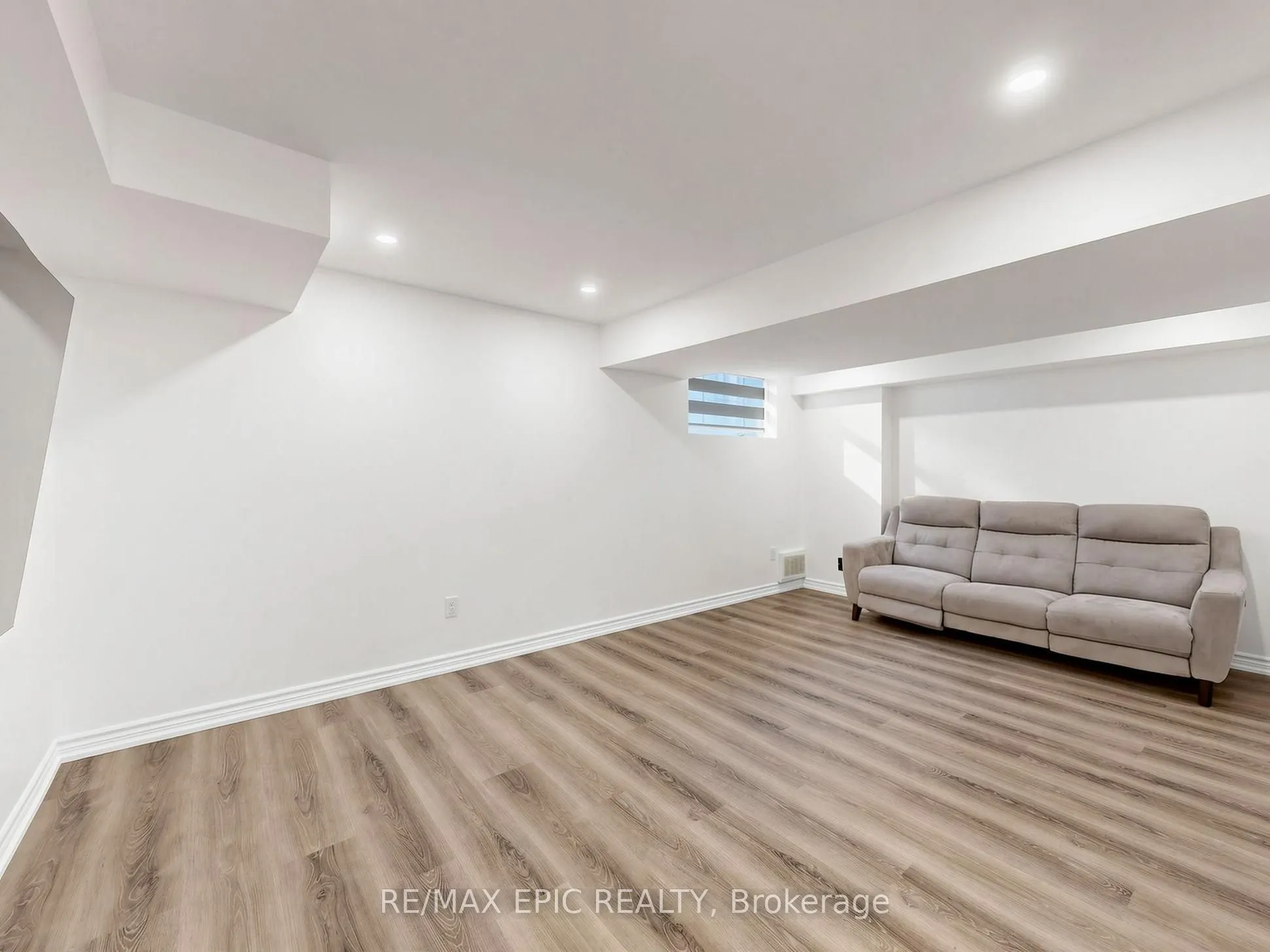 15 Vedette Way